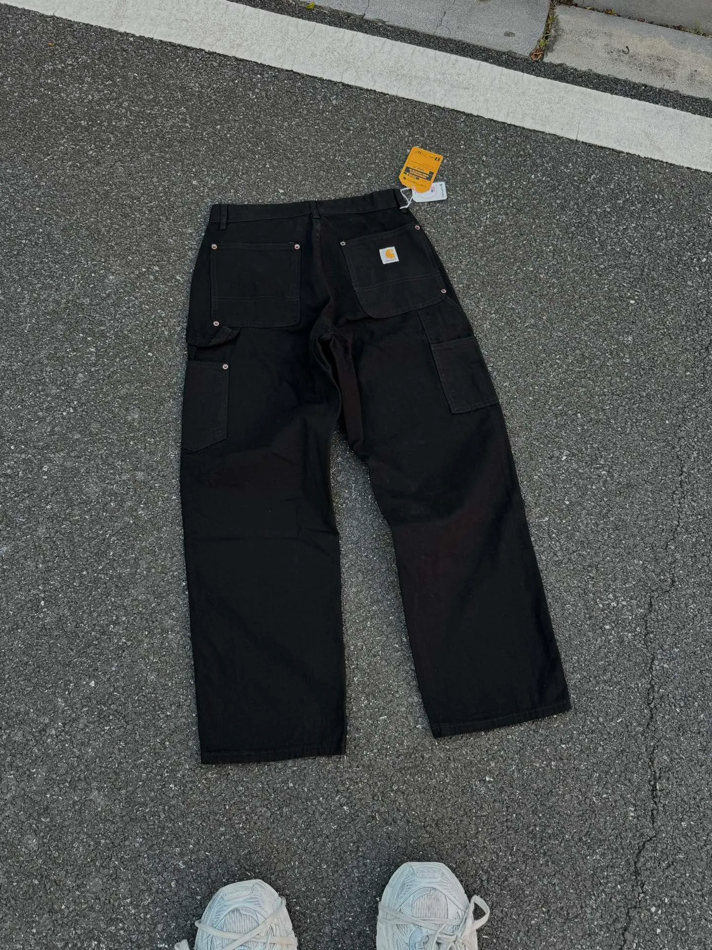 🅿️250 K022 Carhartt WIP Japanese style work style jeans with customized original logo buckle, YKK zipper fly, smooth and easy to pull! Many locations are reinforced with tacks, and the workmanship is solid! The overall tailoring adopts three-dimensional structure tailoring! Ergonomically designed, more flexible when wearing! The cut is streamlined and streamlined, allowing you to move flexibly with your body! Integrates functionality, beauty and durability! Suitable for business, travel, leisure and many other occasions! Straight fit Color: Black Size: S-XXL