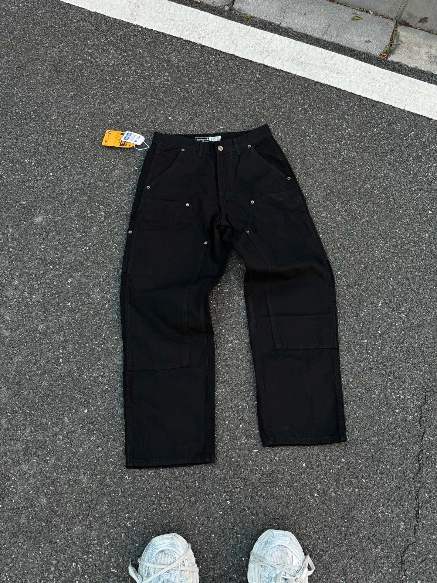 🅿️250 K022 Carhartt WIP Japanese style work style jeans with customized original logo buckle, YKK zipper fly, smooth and easy to pull! Many locations are reinforced with tacks, and the workmanship is solid! The overall tailoring adopts three-dimensional structure tailoring! Ergonomically designed, more flexible when wearing! The cut is streamlined and streamlined, allowing you to move flexibly with your body! Integrates functionality, beauty and durability! Suitable for business, travel, leisure and many other occasions! Straight fit Color: Black Size: S-XXL