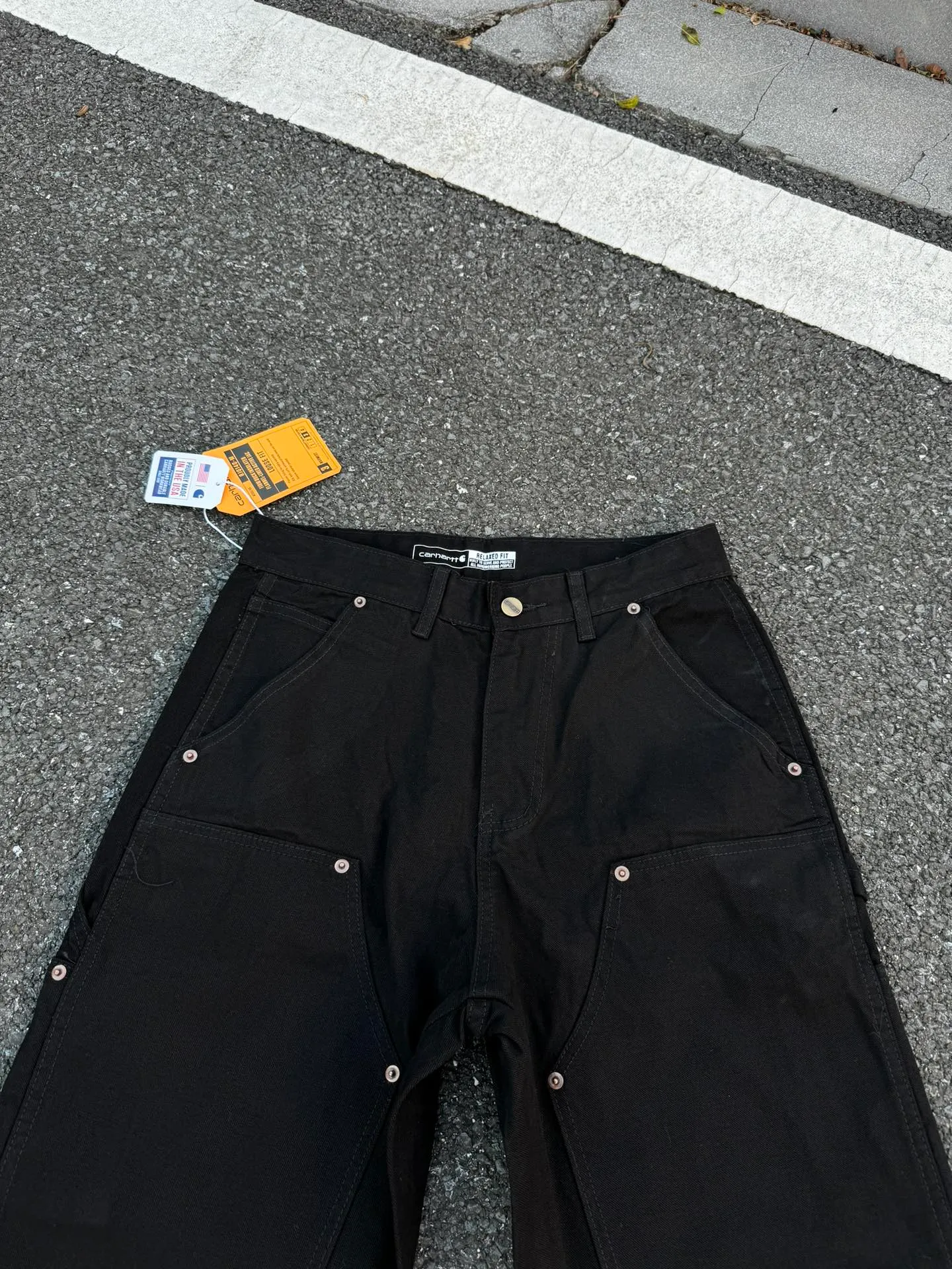 🅿️250 K022 Carhartt WIP Japanese style work style jeans with customized original logo buckle, YKK zipper fly, smooth and easy to pull! Many locations are reinforced with tacks, and the workmanship is solid! The overall tailoring adopts three-dimensional structure tailoring! Ergonomically designed, more flexible when wearing! The cut is streamlined and streamlined, allowing you to move flexibly with your body! Integrates functionality, beauty and durability! Suitable for business, travel, leisure and many other occasions! Straight fit Color: Black Size: S-XXL