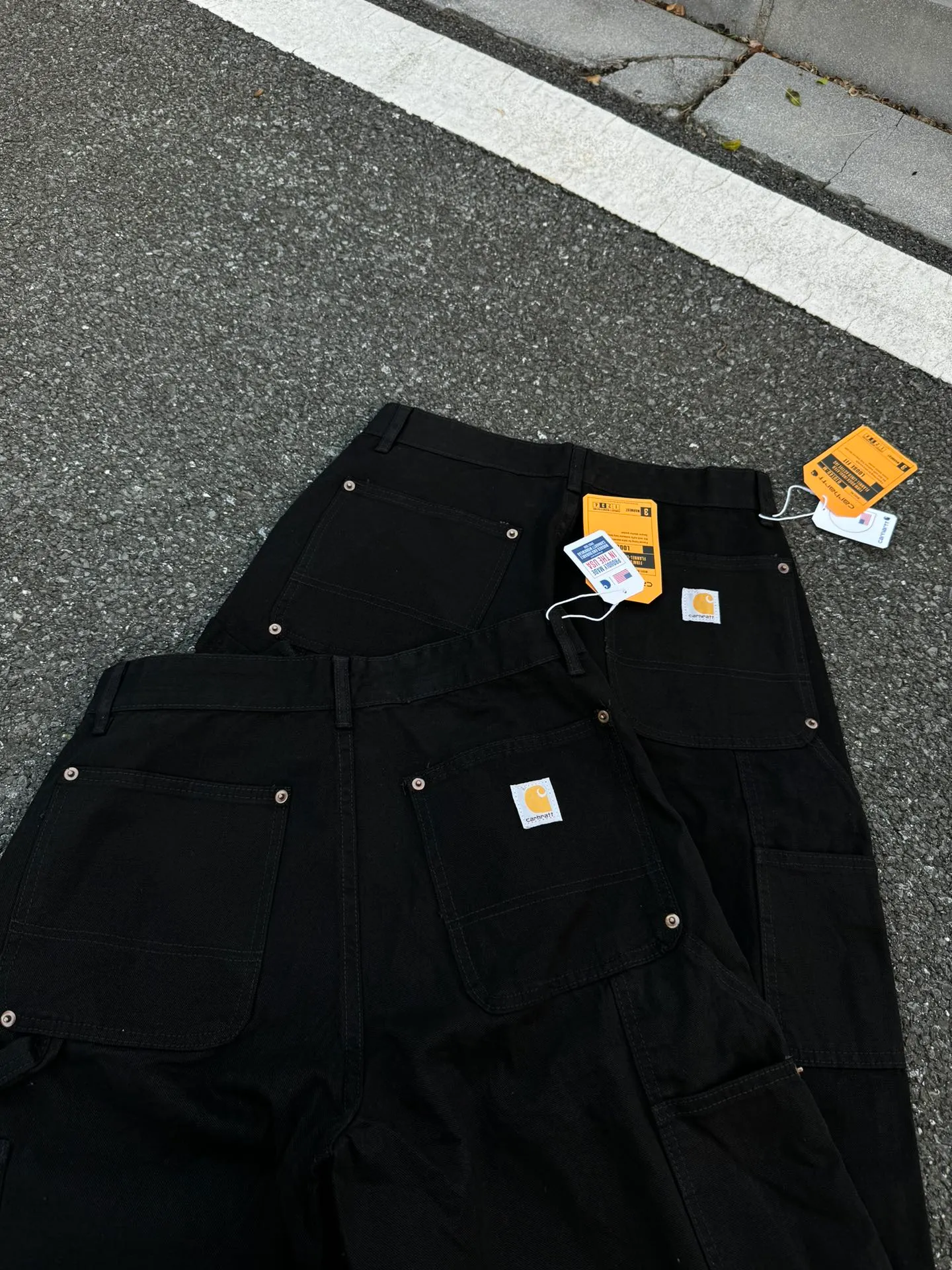 🅿️250 K022 Carhartt WIP Japanese style work style jeans with customized original logo buckle, YKK zipper fly, smooth and easy to pull! Many locations are reinforced with tacks, and the workmanship is solid! The overall tailoring adopts three-dimensional structure tailoring! Ergonomically designed, more flexible when wearing! The cut is streamlined and streamlined, allowing you to move flexibly with your body! Integrates functionality, beauty and durability! Suitable for business, travel, leisure and many other occasions! Straight fit Color: Black Size: S-XXL