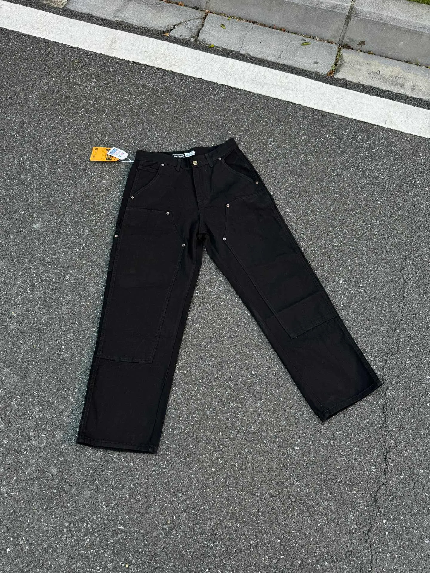 🅿️250 K022 Carhartt WIP Japanese style work style jeans with customized original logo buckle, YKK zipper fly, smooth and easy to pull! Many locations are reinforced with tacks, and the workmanship is solid! The overall tailoring adopts three-dimensional structure tailoring! Ergonomically designed, more flexible when wearing! The cut is streamlined and streamlined, allowing you to move flexibly with your body! Integrates functionality, beauty and durability! Suitable for business, travel, leisure and many other occasions! Straight fit Color: Black Size: S-XXL