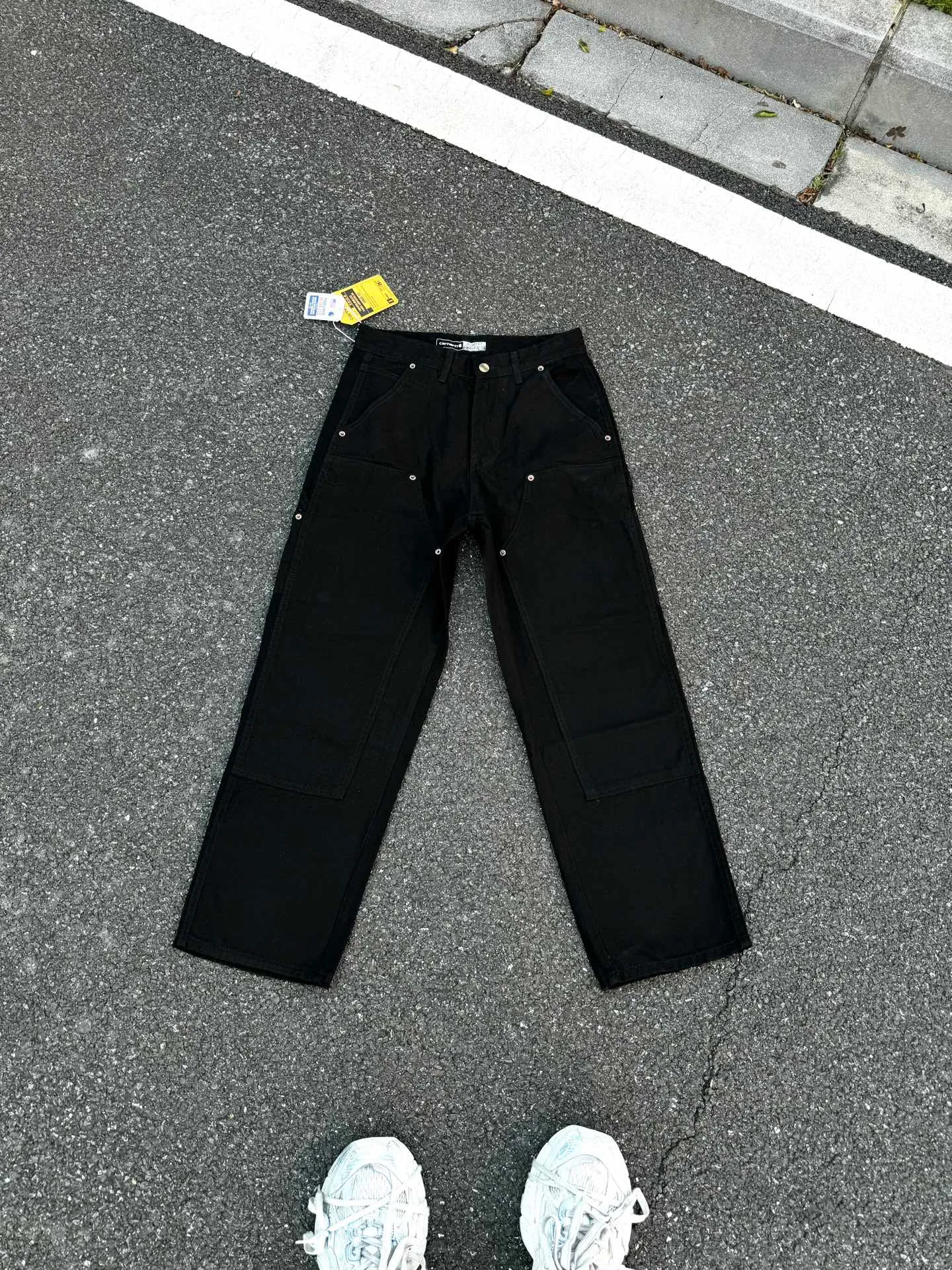 🅿️250 K022 Carhartt WIP Japanese style work style jeans with customized original logo buckle, YKK zipper fly, smooth and easy to pull! Many locations are reinforced with tacks, and the workmanship is solid! The overall tailoring adopts three-dimensional structure tailoring! Ergonomically designed, more flexible when wearing! The cut is streamlined and streamlined, allowing you to move flexibly with your body! Integrates functionality, beauty and durability! Suitable for business, travel, leisure and many other occasions! Straight fit Color: Black Size: S-XXL