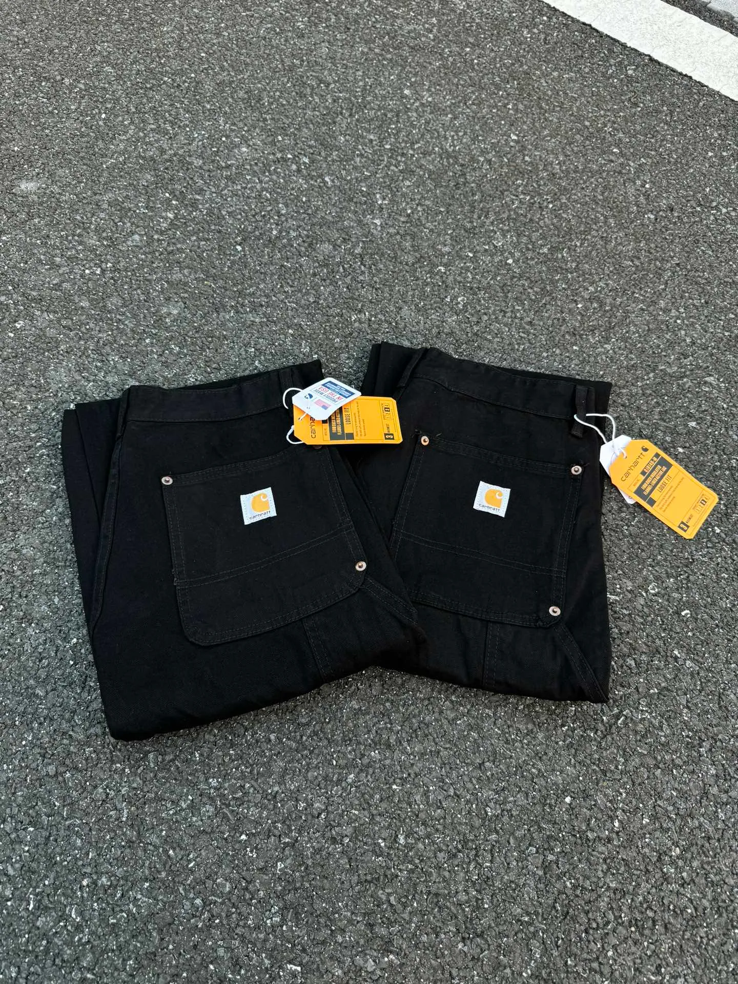 🅿️250 K022 Carhartt WIP Japanese style work style jeans with customized original logo buckle, YKK zipper fly, smooth and easy to pull! Many locations are reinforced with tacks, and the workmanship is solid! The overall tailoring adopts three-dimensional structure tailoring! Ergonomically designed, more flexible when wearing! The cut is streamlined and streamlined, allowing you to move flexibly with your body! Integrates functionality, beauty and durability! Suitable for business, travel, leisure and many other occasions! Straight fit Color: Black Size: S-XXL