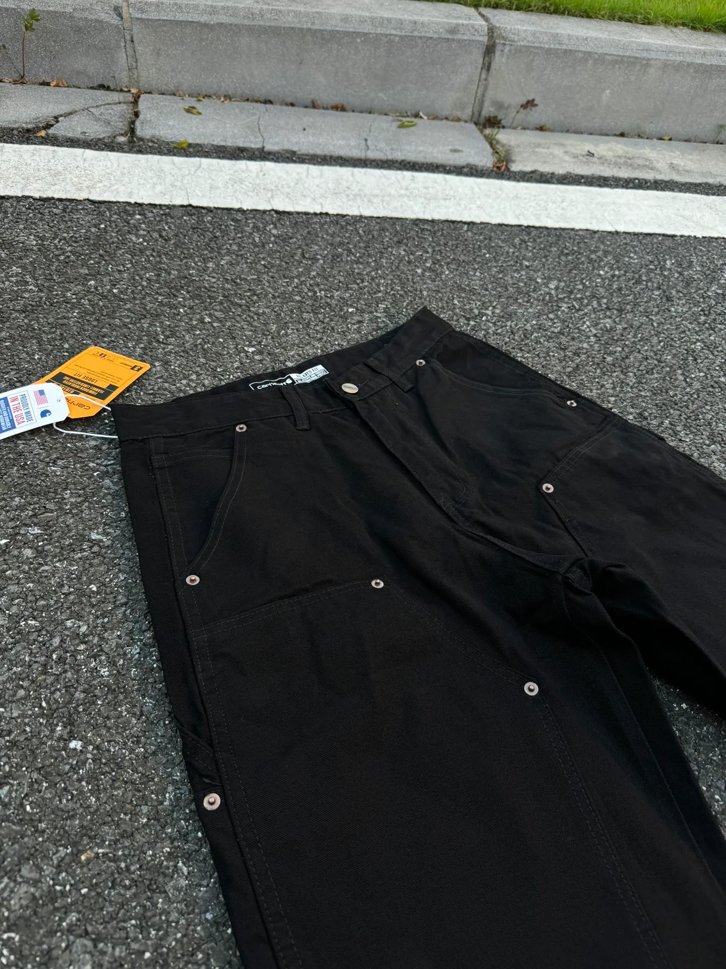🅿️250 K022 Carhartt WIP Japanese style work style jeans with customized original logo buckle, YKK zipper fly, smooth and easy to pull! Many locations are reinforced with tacks, and the workmanship is solid! The overall tailoring adopts three-dimensional structure tailoring! Ergonomically designed, more flexible when wearing! The cut is streamlined and streamlined, allowing you to move flexibly with your body! Integrates functionality, beauty and durability! Suitable for business, travel, leisure and many other occasions! Straight fit Color: Black Size: S-XXL
