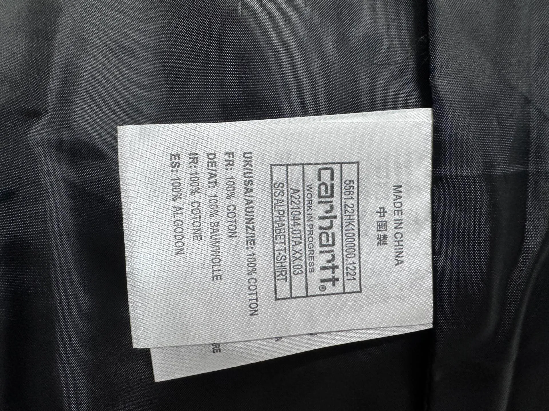 🅿️352 [Carhartt Wip] Carhartt Detroit zipper casual workwear for couples. The fabric is made of new environmentally friendly twill fabric. The light wash feels and the color will look better with time. It is a very high-quality fabric!  The workmanship details are perfectly controlled, the classic logo is embroidered on the chest, the corduroy lapel highlights the unique style, the custom gold zipper, and the gold buttons all have the logo and become more unique as they wear out with use! Suitable for daily wear, suitable for all styles, same style for men and women. Sizes: S-XL