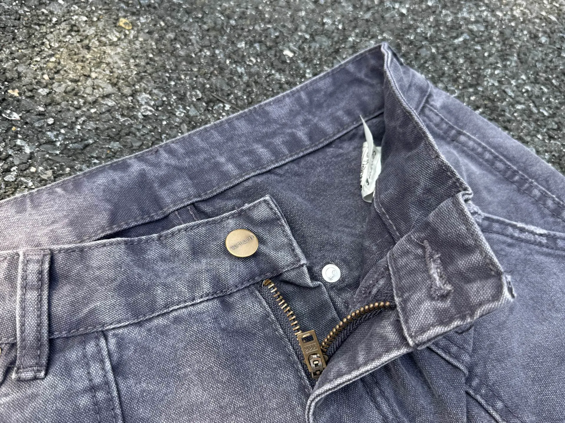 🅿️270 KH2 top vtg Carhartt WIP Carhartt vintage splashed ink holes distressed retro lumberjack Japanese work style jeans Accessories: Customized original logo buckle, including the internal top bracket, which is also compared to the original one with logo hole nails, YKK zipper fly, smooth and easy to pull! Many locations are reinforced with tacks, and the workmanship is solid!  Fabric: The table is made of original authentic custom-made imported fabrics, and the overall tailoring adopts three-dimensional structure tailoring! Ergonomically designed, more flexible when wearing! The cut is streamlined and streamlined, allowing you to move flexibly with your body! Integrates functionality, beauty and durability! Suitable for business, travel, leisure and many other occasions! Straight version Color: Splash gray purple Code number: 28 30 32 34 36