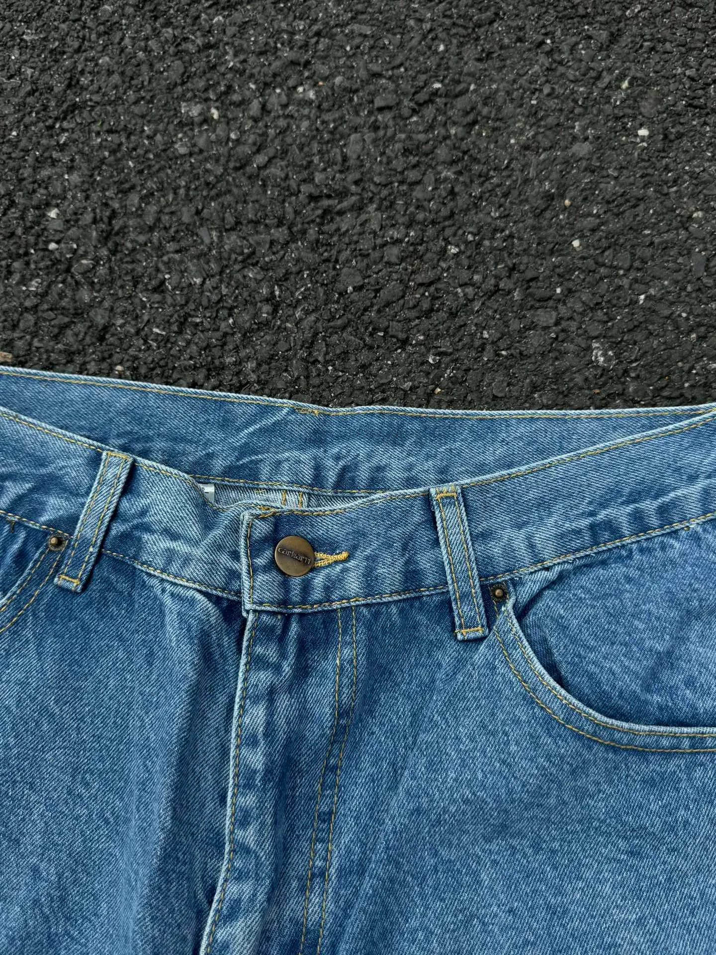 🅿️230 444 Carhartt WIP American B17 loose heavyweight denim washed micro-taper work jeans, customized original logo buckle, YKK zipper fly, smooth and easy to pull! Many locations are reinforced with tacks, and the workmanship is solid! The overall tailoring adopts three-dimensional structure tailoring! Ergonomically designed, more flexible when wearing! The cut is streamlined and streamlined, allowing you to move flexibly with your body! Integrates functionality, beauty and durability! Suitable for business, travel, leisure and many other occasions! Straight fit Color: Blue Size: S-XXL