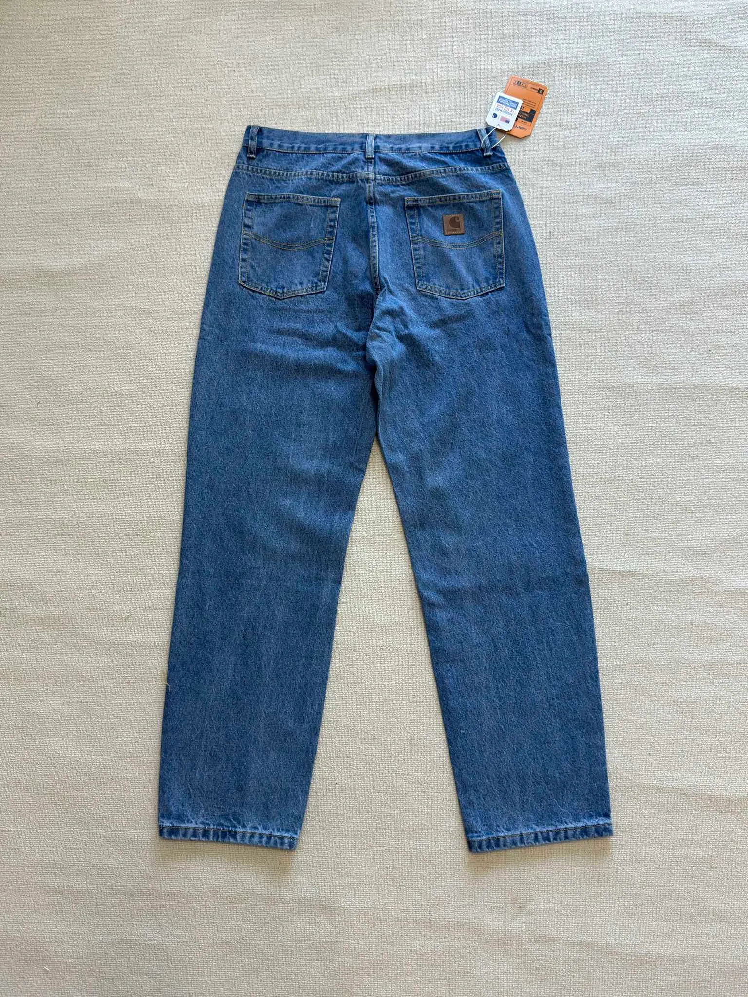 🅿️230 444 Carhartt WIP American B17 loose heavyweight denim washed micro-taper work jeans, customized original logo buckle, YKK zipper fly, smooth and easy to pull! Many locations are reinforced with tacks, and the workmanship is solid! The overall tailoring adopts three-dimensional structure tailoring! Ergonomically designed, more flexible when wearing! The cut is streamlined and streamlined, allowing you to move flexibly with your body! Integrates functionality, beauty and durability! Suitable for business, travel, leisure and many other occasions! Straight fit Color: Blue Size: S-XXL