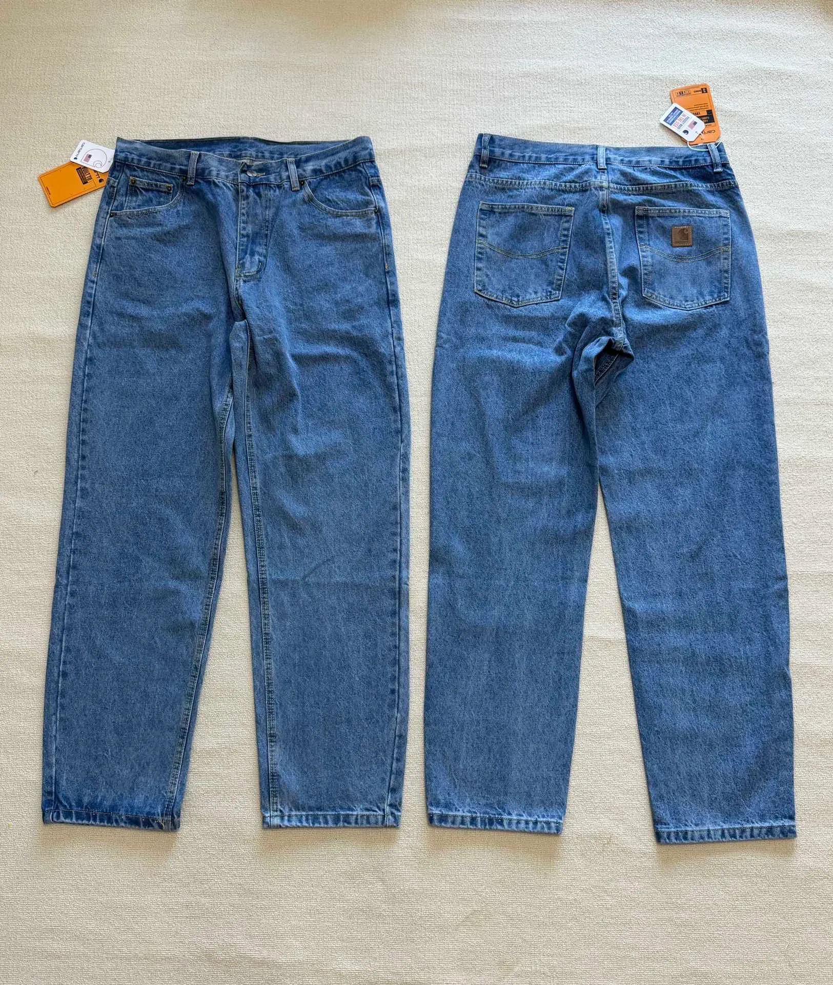 🅿️230 444 Carhartt WIP American B17 loose heavyweight denim washed micro-taper work jeans, customized original logo buckle, YKK zipper fly, smooth and easy to pull! Many locations are reinforced with tacks, and the workmanship is solid! The overall tailoring adopts three-dimensional structure tailoring! Ergonomically designed, more flexible when wearing! The cut is streamlined and streamlined, allowing you to move flexibly with your body! Integrates functionality, beauty and durability! Suitable for business, travel, leisure and many other occasions! Straight fit Color: Blue Size: S-XXL