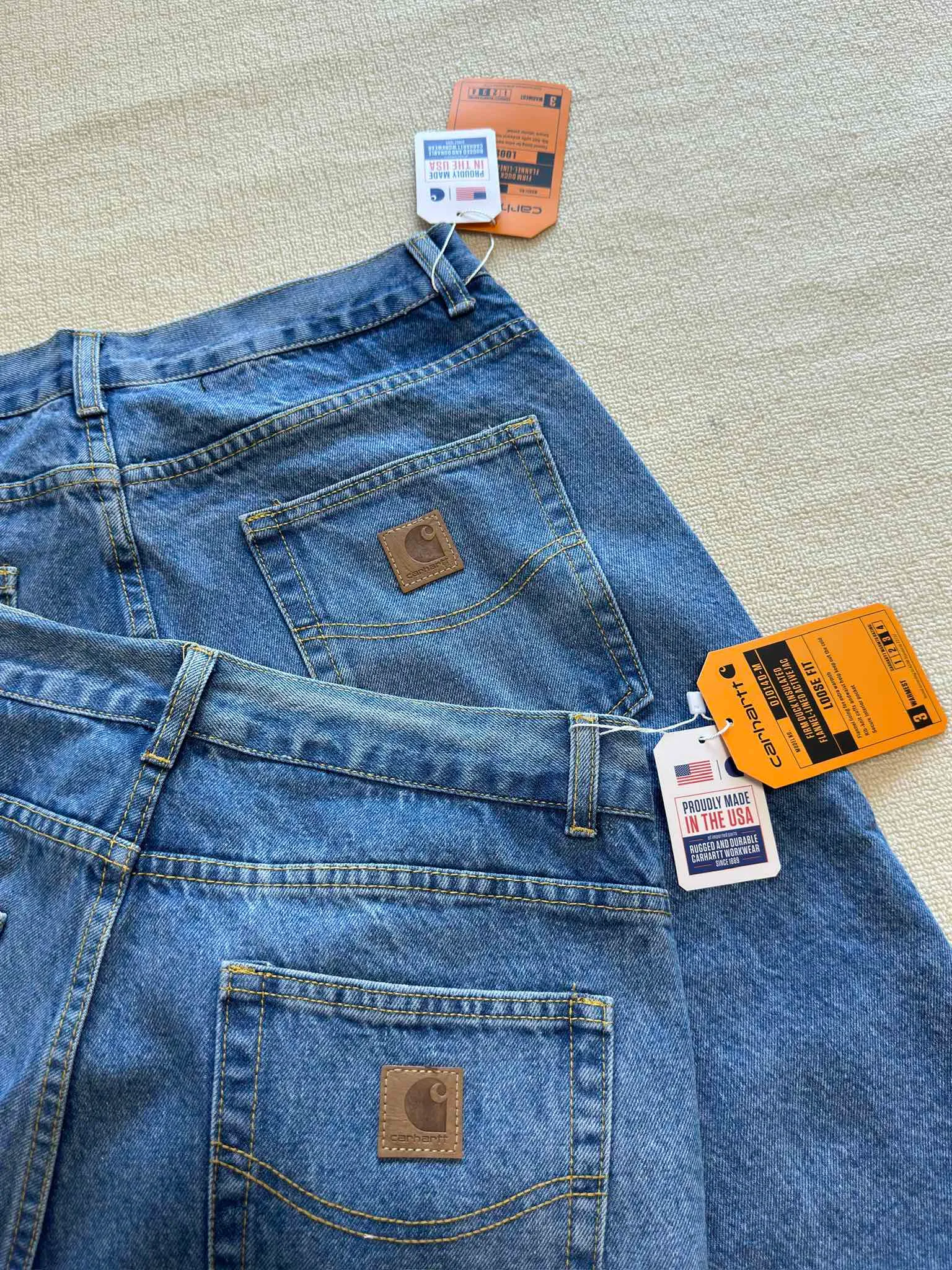 🅿️230 444 Carhartt WIP American B17 loose heavyweight denim washed micro-taper work jeans, customized original logo buckle, YKK zipper fly, smooth and easy to pull! Many locations are reinforced with tacks, and the workmanship is solid! The overall tailoring adopts three-dimensional structure tailoring! Ergonomically designed, more flexible when wearing! The cut is streamlined and streamlined, allowing you to move flexibly with your body! Integrates functionality, beauty and durability! Suitable for business, travel, leisure and many other occasions! Straight fit Color: Blue Size: S-XXL