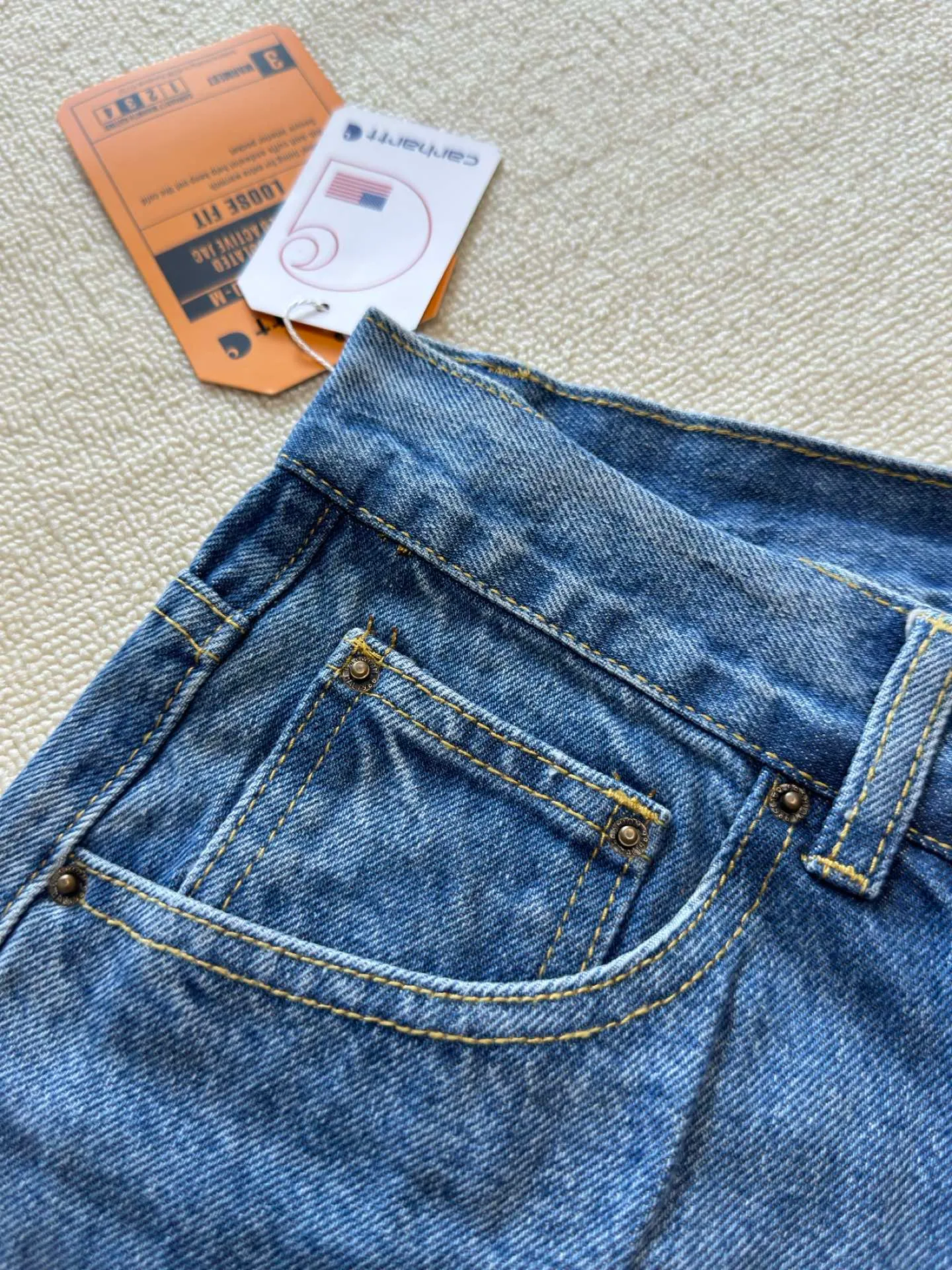 🅿️230 444 Carhartt WIP American B17 loose heavyweight denim washed micro-taper work jeans, customized original logo buckle, YKK zipper fly, smooth and easy to pull! Many locations are reinforced with tacks, and the workmanship is solid! The overall tailoring adopts three-dimensional structure tailoring! Ergonomically designed, more flexible when wearing! The cut is streamlined and streamlined, allowing you to move flexibly with your body! Integrates functionality, beauty and durability! Suitable for business, travel, leisure and many other occasions! Straight fit Color: Blue Size: S-XXL