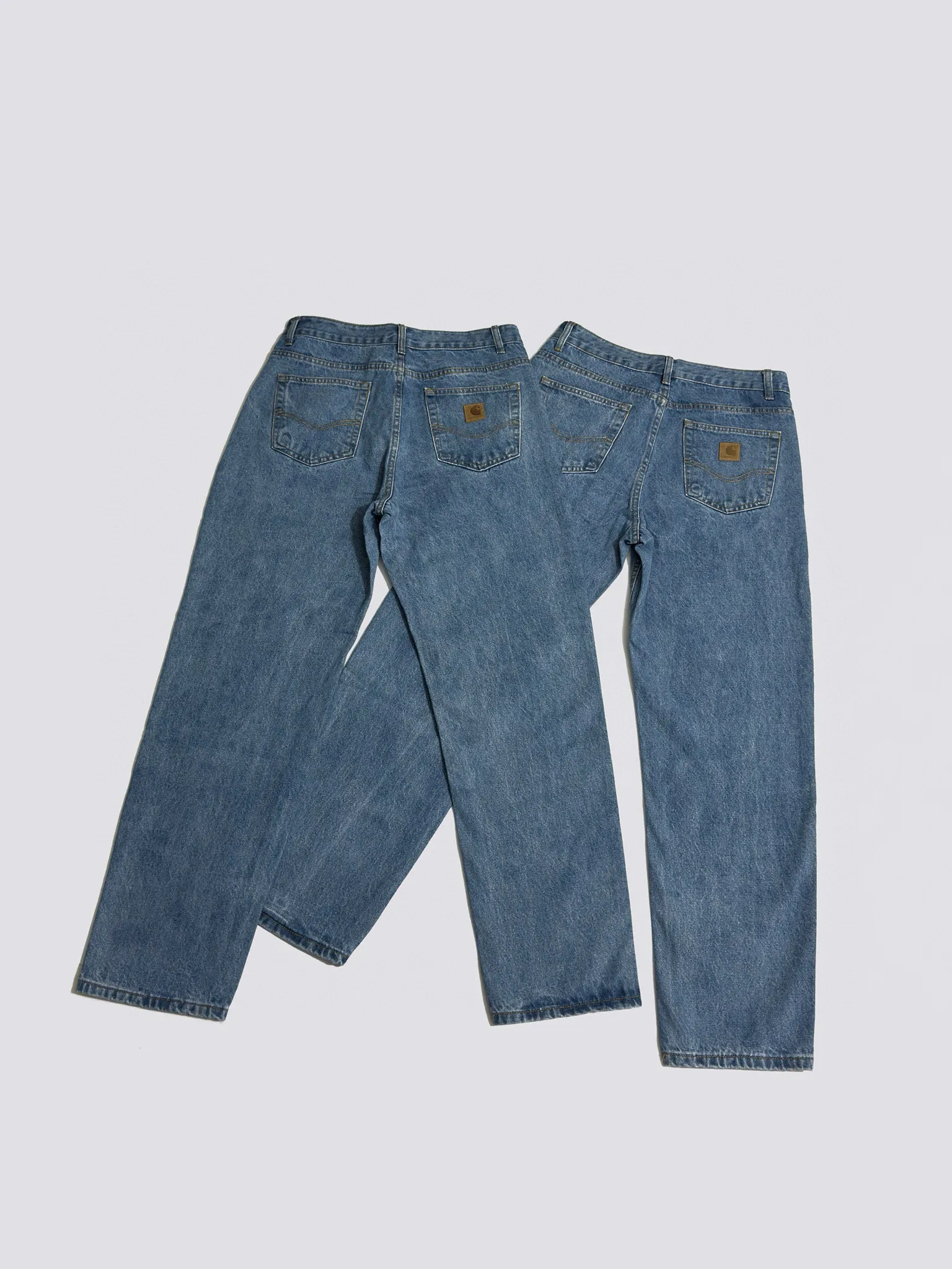 🅿️230 444 Carhartt WIP American B17 loose heavyweight denim washed micro-taper work jeans, customized original logo buckle, YKK zipper fly, smooth and easy to pull! Many locations are reinforced with tacks, and the workmanship is solid! The overall tailoring adopts three-dimensional structure tailoring! Ergonomically designed, more flexible when wearing! The cut is streamlined and streamlined, allowing you to move flexibly with your body! Integrates functionality, beauty and durability! Suitable for business, travel, leisure and many other occasions! Straight fit Color: Blue Size: S-XXL