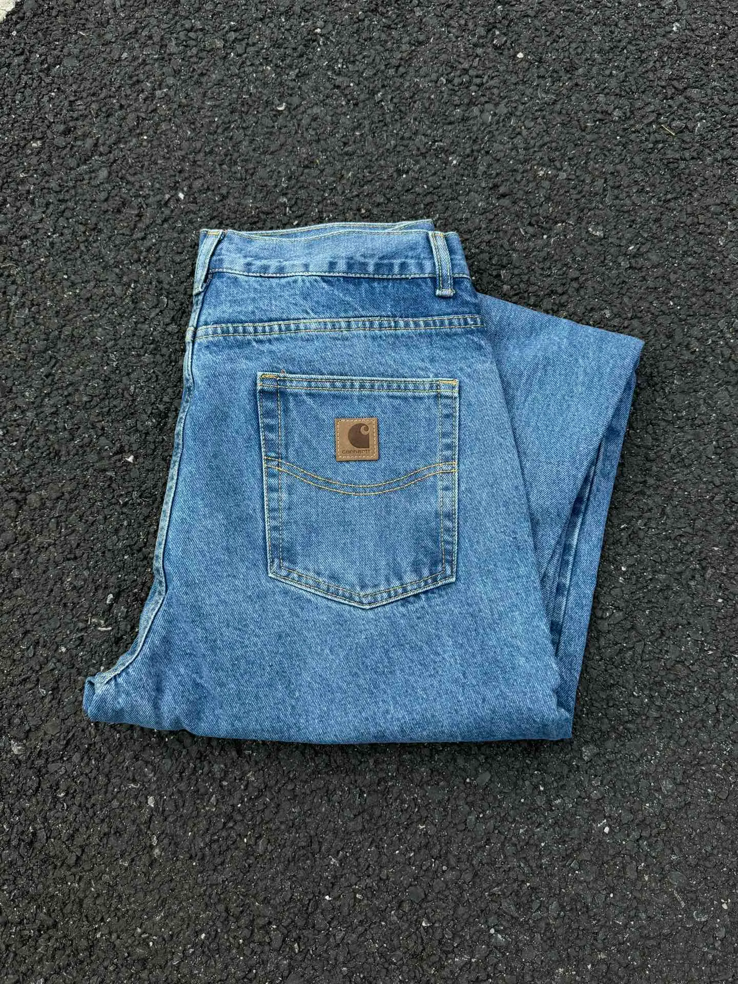 🅿️230 444 Carhartt WIP American B17 loose heavyweight denim washed micro-taper work jeans, customized original logo buckle, YKK zipper fly, smooth and easy to pull! Many locations are reinforced with tacks, and the workmanship is solid! The overall tailoring adopts three-dimensional structure tailoring! Ergonomically designed, more flexible when wearing! The cut is streamlined and streamlined, allowing you to move flexibly with your body! Integrates functionality, beauty and durability! Suitable for business, travel, leisure and many other occasions! Straight fit Color: Blue Size: S-XXL