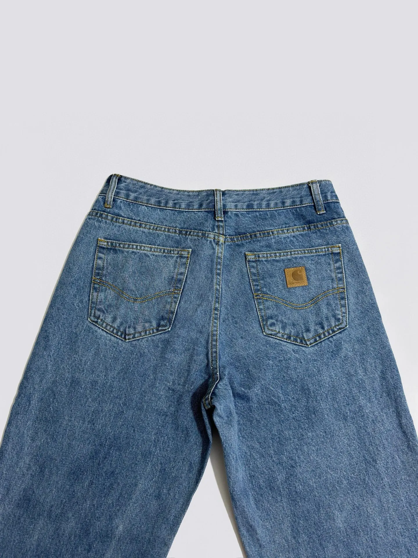 🅿️230 444 Carhartt WIP American B17 loose heavyweight denim washed micro-taper work jeans, customized original logo buckle, YKK zipper fly, smooth and easy to pull! Many locations are reinforced with tacks, and the workmanship is solid! The overall tailoring adopts three-dimensional structure tailoring! Ergonomically designed, more flexible when wearing! The cut is streamlined and streamlined, allowing you to move flexibly with your body! Integrates functionality, beauty and durability! Suitable for business, travel, leisure and many other occasions! Straight fit Color: Blue Size: S-XXL