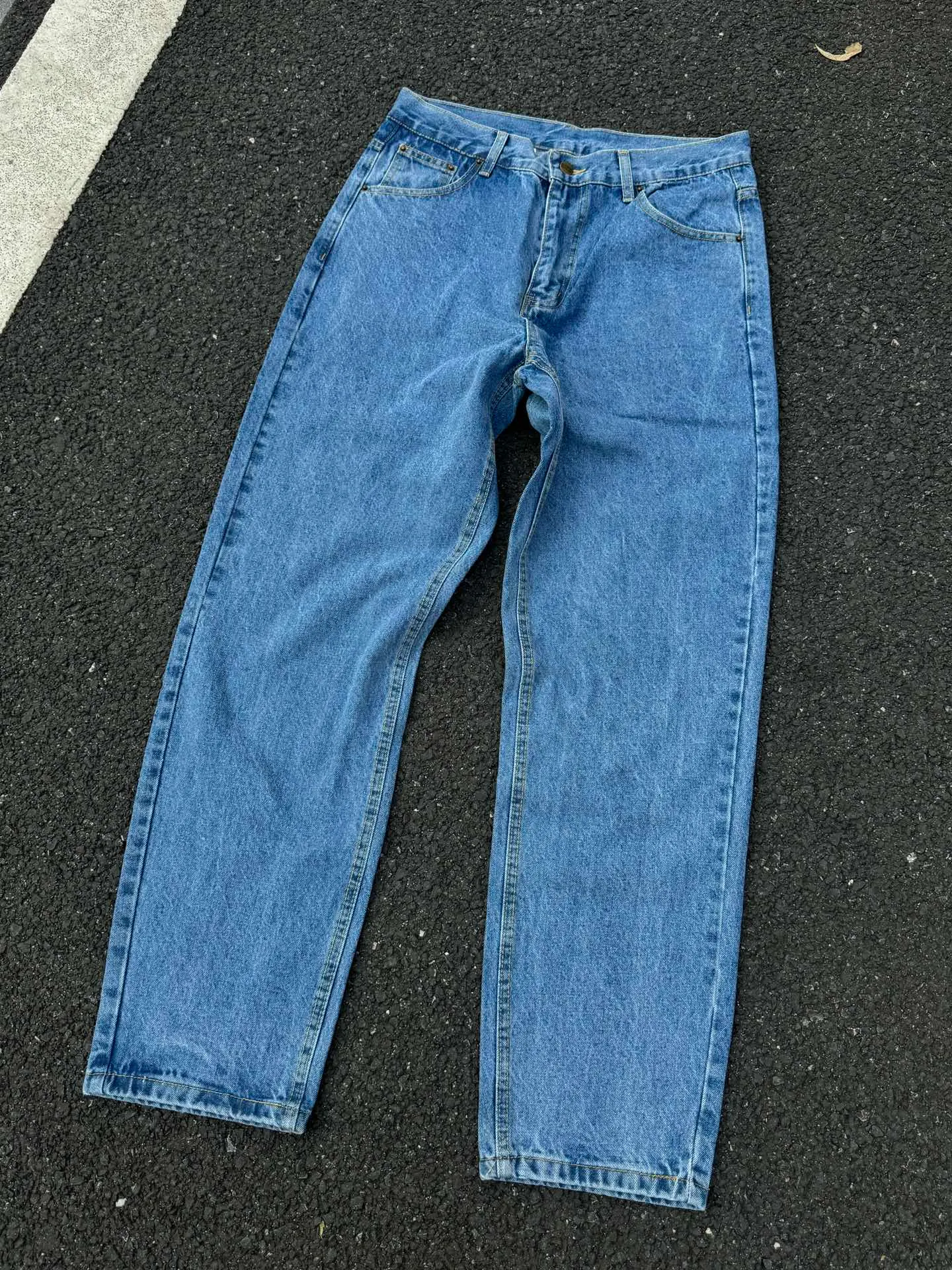 🅿️230 444 Carhartt WIP American B17 loose heavyweight denim washed micro-taper work jeans, customized original logo buckle, YKK zipper fly, smooth and easy to pull! Many locations are reinforced with tacks, and the workmanship is solid! The overall tailoring adopts three-dimensional structure tailoring! Ergonomically designed, more flexible when wearing! The cut is streamlined and streamlined, allowing you to move flexibly with your body! Integrates functionality, beauty and durability! Suitable for business, travel, leisure and many other occasions! Straight fit Color: Blue Size: S-XXL