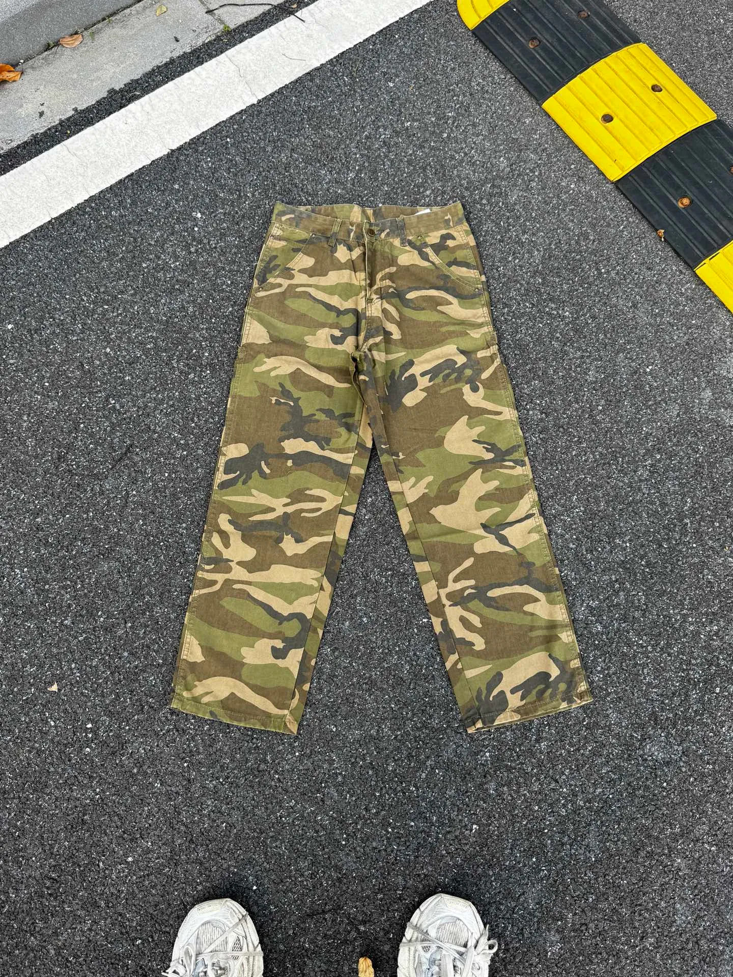 🅿️260 K012 Carhartt WIP camouflage Kaha lumberjack Japanese style work style jeans, customized original logo buckle, YKK zipper fly, smooth and easy to pull! Many locations are reinforced with tacks, and the workmanship is solid! The overall tailoring adopts three-dimensional structure tailoring! Ergonomically designed, more flexible when wearing! The cut is streamlined and streamlined, allowing you to move flexibly with your body! Integrates functionality, beauty and durability! Suitable for business, travel, leisure and many other occasions! Straight version Color: Camouflage Code number: 28 30 32 34 36