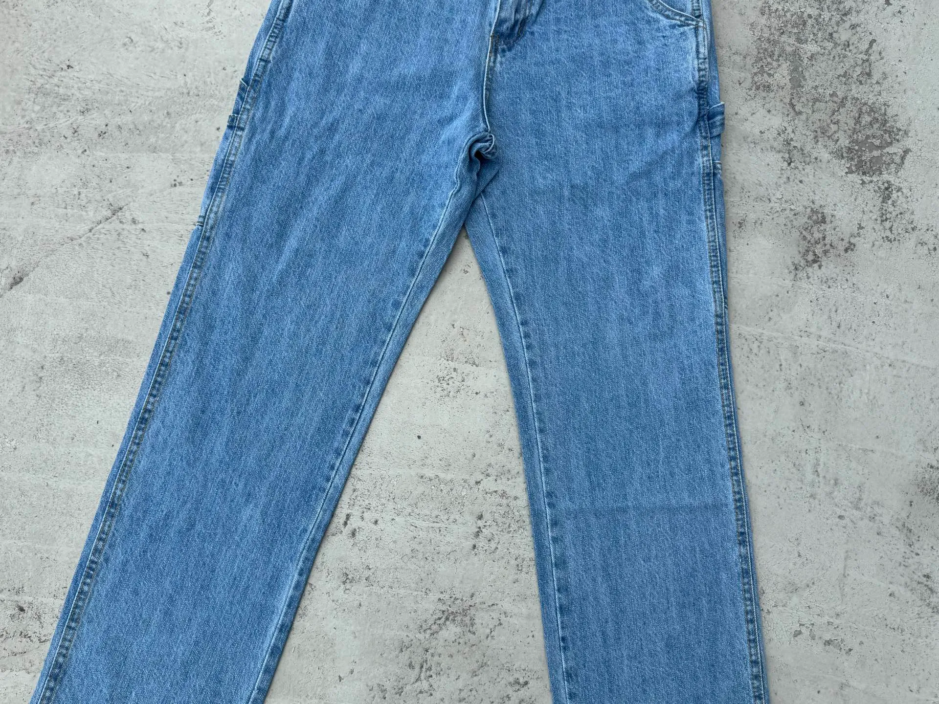 🅿️236 K055 Carhartt WIP Japanese style work style jeans with customized original logo buckle, YKK zipper fly, smooth and easy to pull! Many locations are reinforced with tacks, and the workmanship is solid! The overall tailoring adopts three-dimensional structure tailoring! Ergonomically designed, more flexible when wearing! The cut is streamlined and streamlined, allowing you to move flexibly with your body! Integrates functionality, beauty and durability! Suitable for business, travel, leisure and many other occasions! Straight fit Color: Blue Size: S-XXL