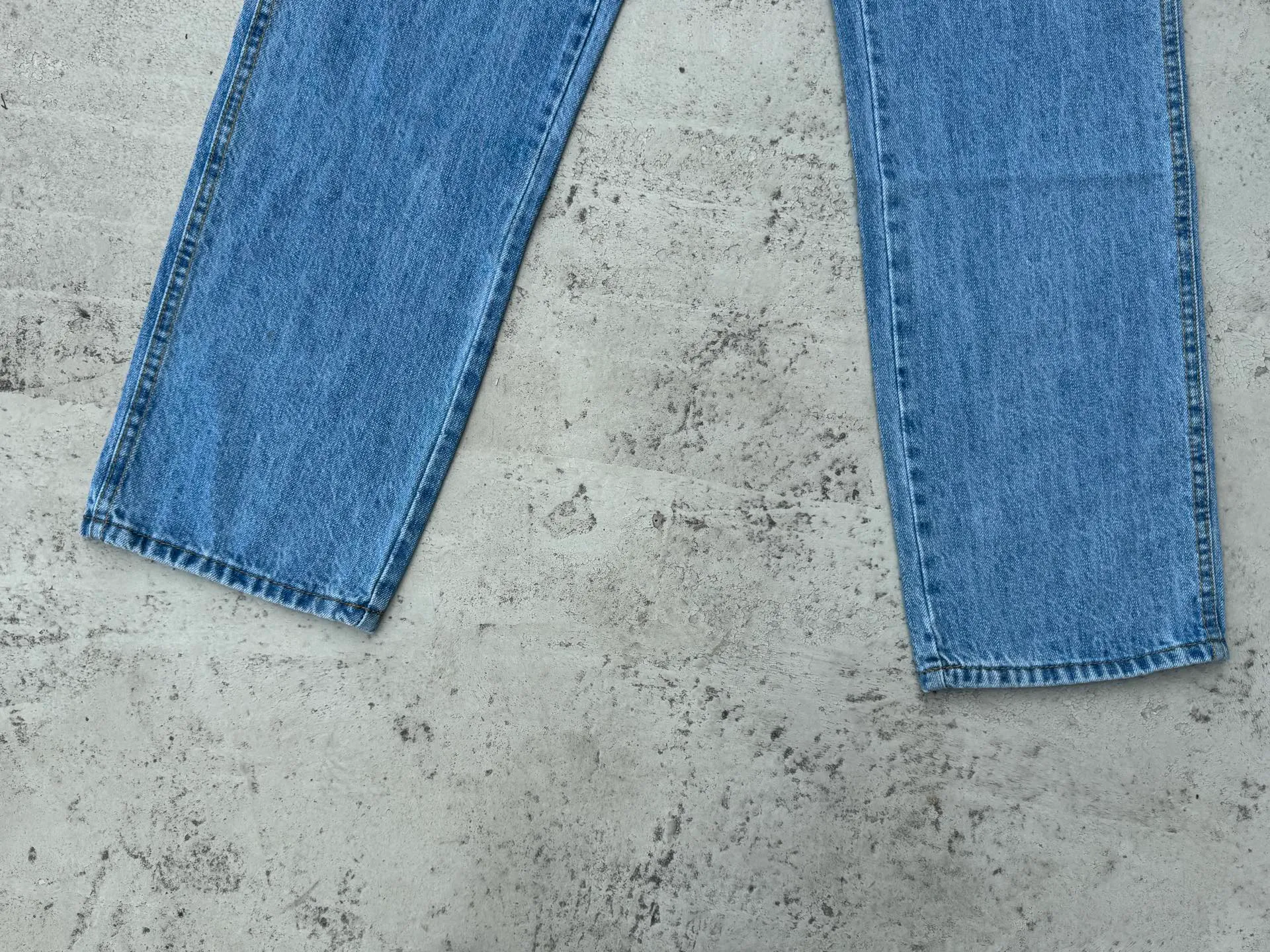 🅿️236 K055 Carhartt WIP Japanese style work style jeans with customized original logo buckle, YKK zipper fly, smooth and easy to pull! Many locations are reinforced with tacks, and the workmanship is solid! The overall tailoring adopts three-dimensional structure tailoring! Ergonomically designed, more flexible when wearing! The cut is streamlined and streamlined, allowing you to move flexibly with your body! Integrates functionality, beauty and durability! Suitable for business, travel, leisure and many other occasions! Straight fit Color: Blue Size: S-XXL