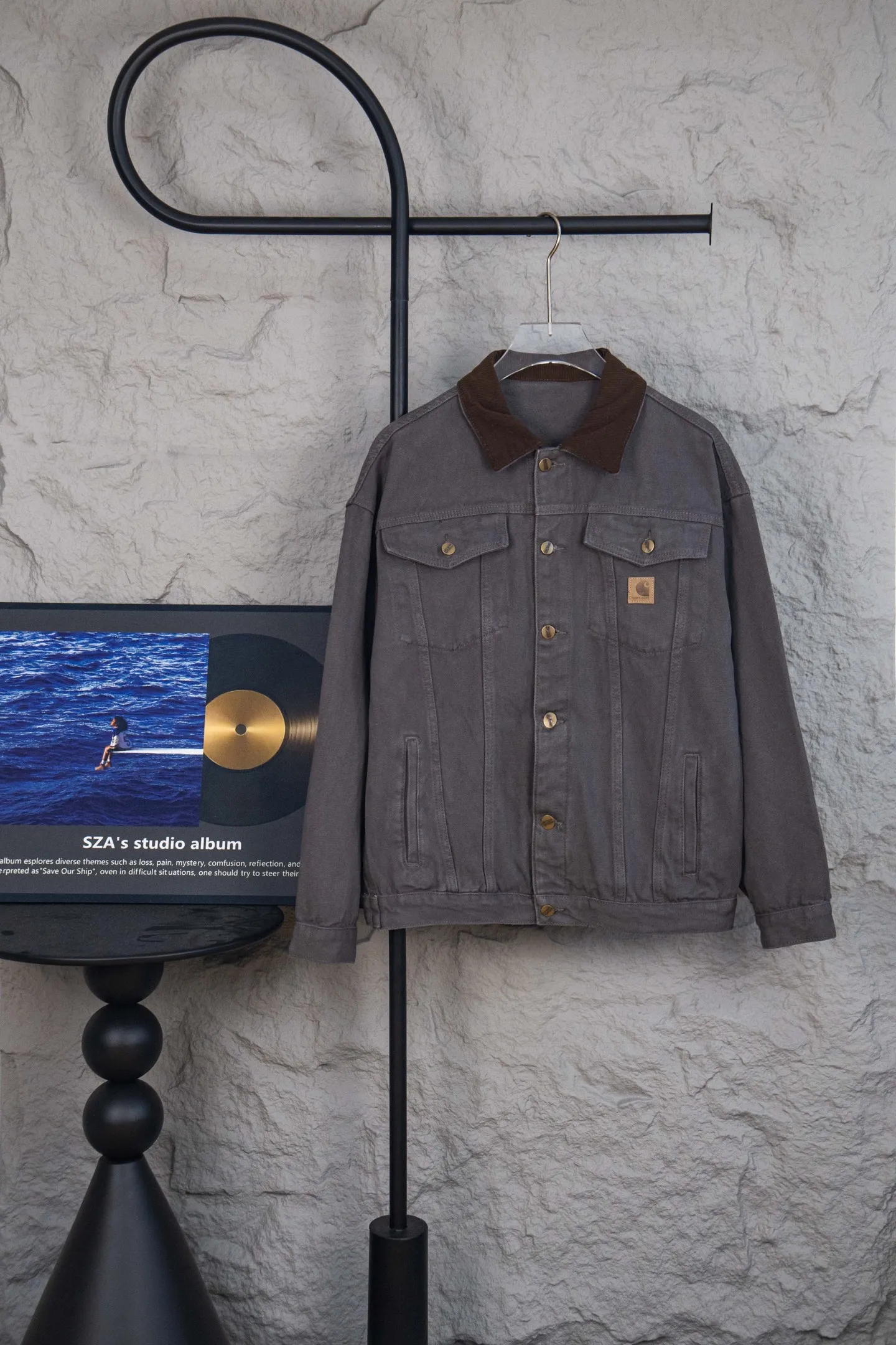 🅿️330 Style number: M223 Autonomous CARHARTT retro distressed heavy-duty washed Carhartt Vintage 90S-J10 Detroit trucker jacket three-color heavy-duty jacket without original label (replacement series) The fabric is made of 400 grams of high-quality pure cotton canvas. The weight of the clothes is 1.5Kg - the body effect is invincible - platform private. The overall color has been washed and aged to the best, and the various small details of damage are very good! Very rare inner felt, warm and comfortable, very handsome, real Boxy short and wide version! Color: Black Gray Size: S-XL