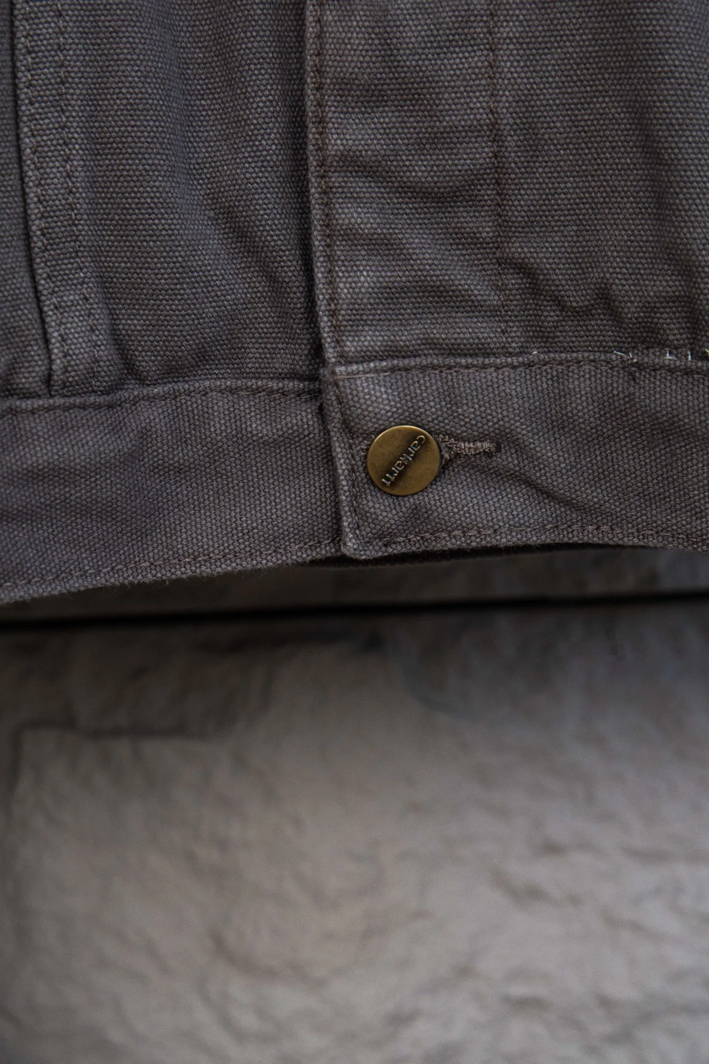 🅿️330 Style number: M223 Autonomous CARHARTT retro distressed heavy-duty washed Carhartt Vintage 90S-J10 Detroit trucker jacket three-color heavy-duty jacket without original label (replacement series) The fabric is made of 400 grams of high-quality pure cotton canvas. The weight of the clothes is 1.5Kg - the body effect is invincible - platform private. The overall color has been washed and aged to the best, and the various small details of damage are very good! Very rare inner felt, warm and comfortable, very handsome, real Boxy short and wide version! Color: Black Gray Size: S-XL