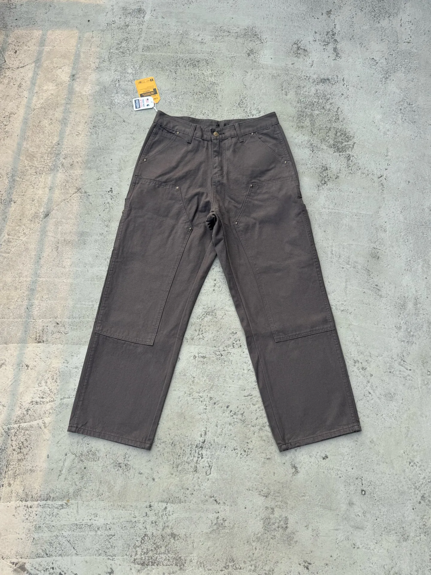 🅿️250 K021 Carhartt WIP Japanese style work style jeans with customized original logo buckle, YKK zipper fly, smooth and easy to pull! Many locations are reinforced with tacks, and the workmanship is solid! The overall tailoring adopts three-dimensional structure tailoring! Ergonomically designed, more flexible when wearing! The cut is streamlined and streamlined, allowing you to move flexibly with your body! Integrates functionality, beauty and durability! Suitable for business, travel, leisure and many other occasions! Straight version Color: Dark Gray Size: S-XXL (28 30 32 34 36)