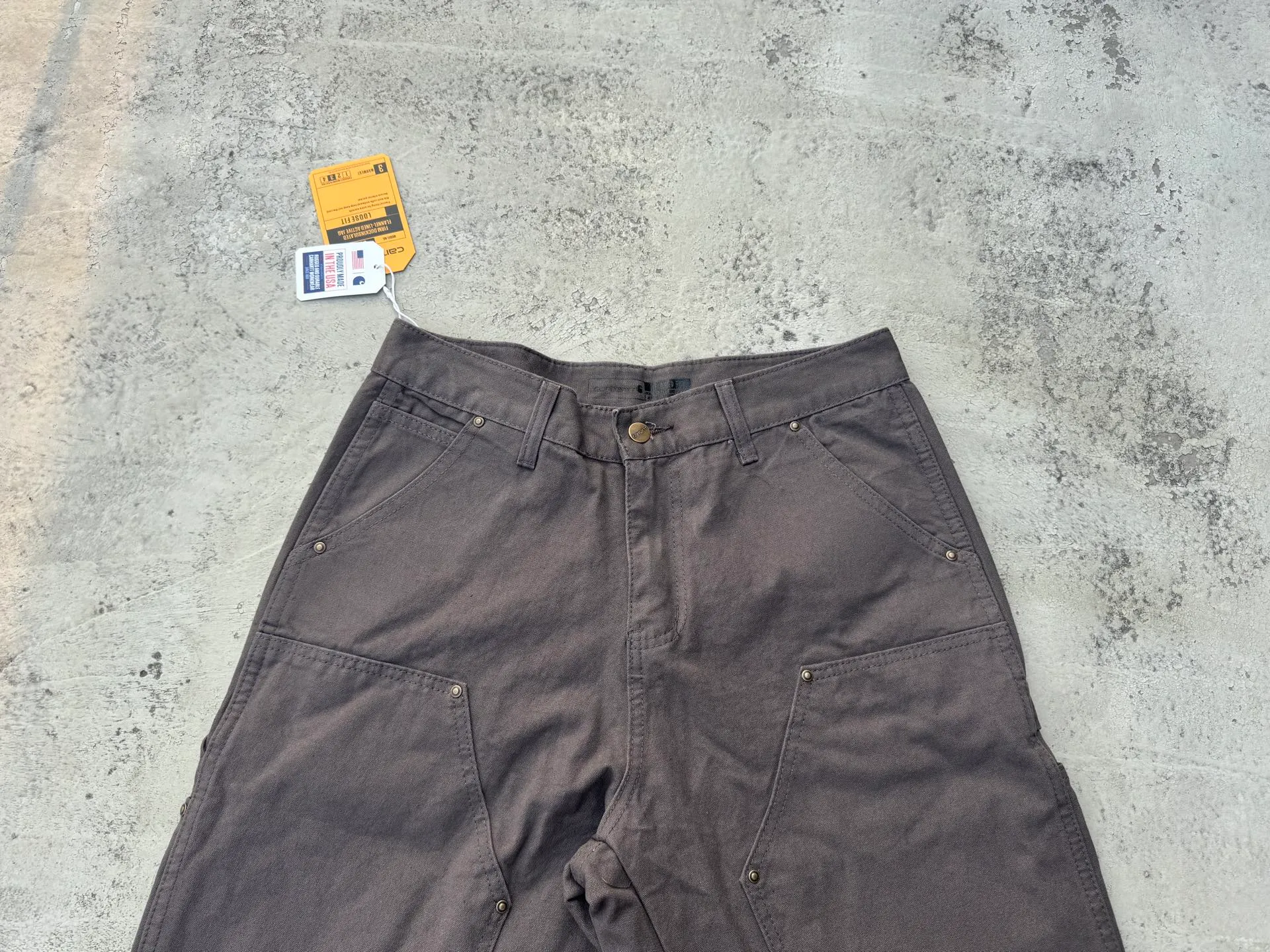 🅿️250 K021 Carhartt WIP Japanese style work style jeans with customized original logo buckle, YKK zipper fly, smooth and easy to pull! Many locations are reinforced with tacks, and the workmanship is solid! The overall tailoring adopts three-dimensional structure tailoring! Ergonomically designed, more flexible when wearing! The cut is streamlined and streamlined, allowing you to move flexibly with your body! Integrates functionality, beauty and durability! Suitable for business, travel, leisure and many other occasions! Straight version Color: Dark Gray Size: S-XXL (28 30 32 34 36)