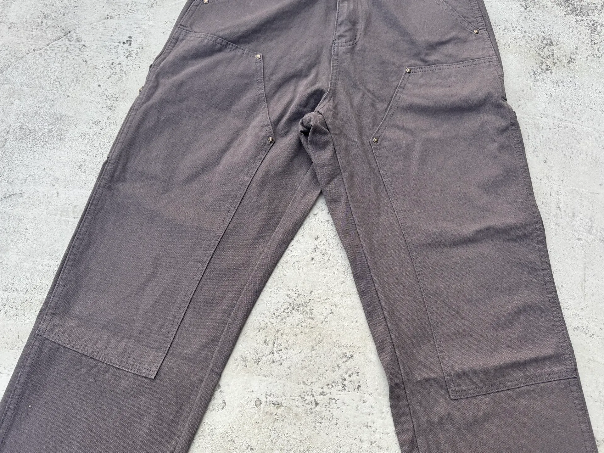 🅿️250 K021 Carhartt WIP Japanese style work style jeans with customized original logo buckle, YKK zipper fly, smooth and easy to pull! Many locations are reinforced with tacks, and the workmanship is solid! The overall tailoring adopts three-dimensional structure tailoring! Ergonomically designed, more flexible when wearing! The cut is streamlined and streamlined, allowing you to move flexibly with your body! Integrates functionality, beauty and durability! Suitable for business, travel, leisure and many other occasions! Straight version Color: Dark Gray Size: S-XXL (28 30 32 34 36)