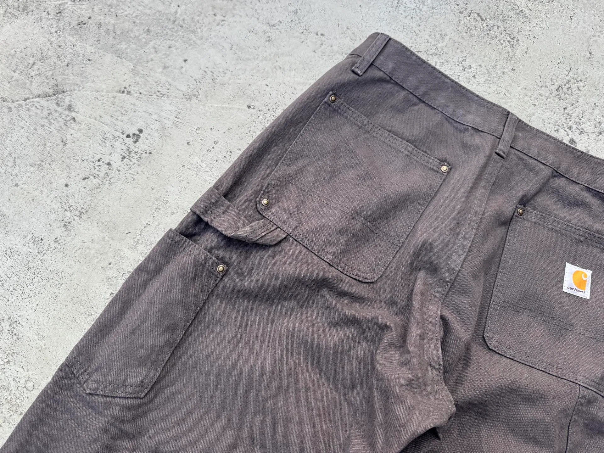 🅿️250 K021 Carhartt WIP Japanese style work style jeans with customized original logo buckle, YKK zipper fly, smooth and easy to pull! Many locations are reinforced with tacks, and the workmanship is solid! The overall tailoring adopts three-dimensional structure tailoring! Ergonomically designed, more flexible when wearing! The cut is streamlined and streamlined, allowing you to move flexibly with your body! Integrates functionality, beauty and durability! Suitable for business, travel, leisure and many other occasions! Straight version Color: Dark Gray Size: S-XXL (28 30 32 34 36)