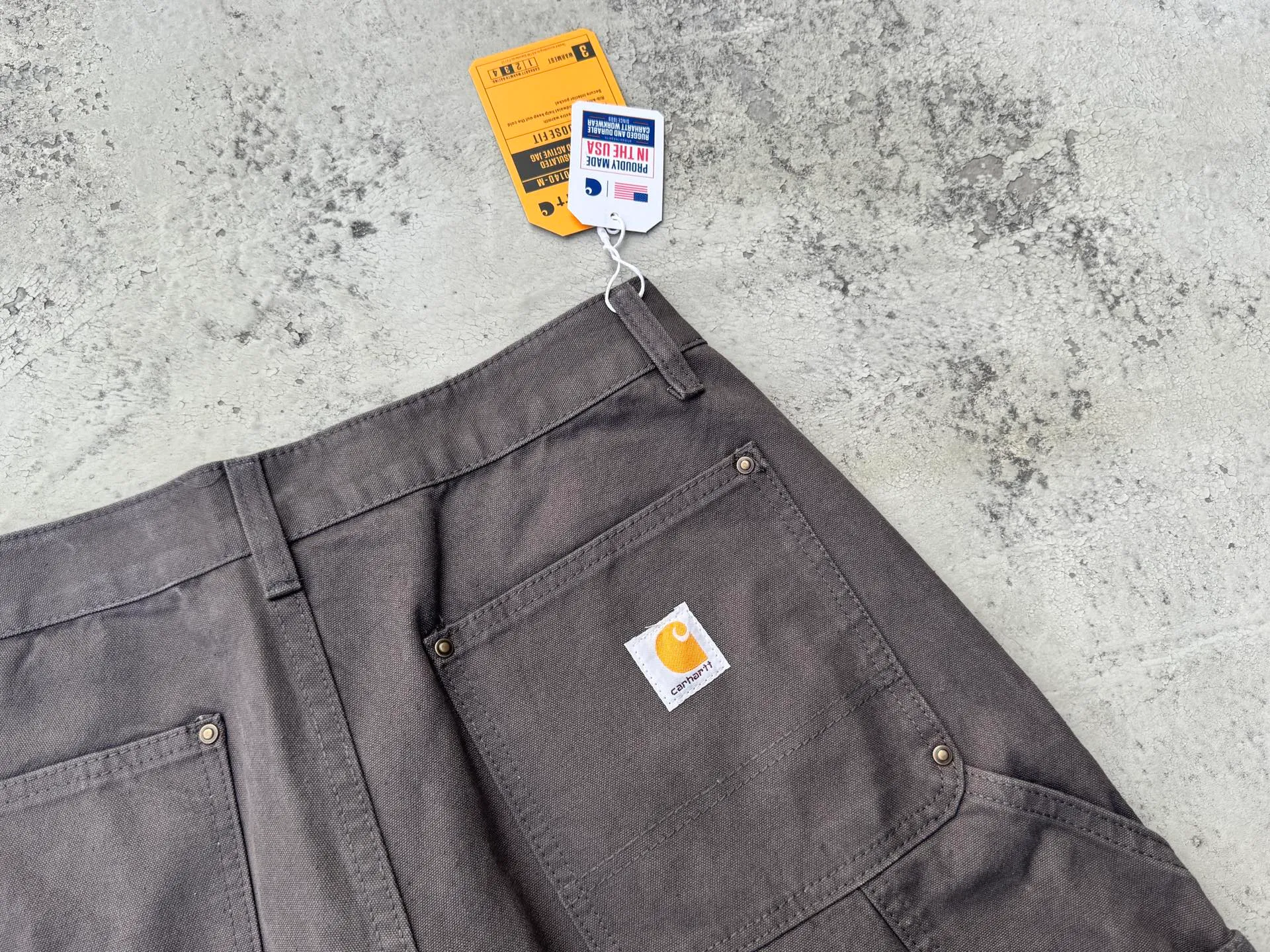 🅿️250 K021 Carhartt WIP Japanese style work style jeans with customized original logo buckle, YKK zipper fly, smooth and easy to pull! Many locations are reinforced with tacks, and the workmanship is solid! The overall tailoring adopts three-dimensional structure tailoring! Ergonomically designed, more flexible when wearing! The cut is streamlined and streamlined, allowing you to move flexibly with your body! Integrates functionality, beauty and durability! Suitable for business, travel, leisure and many other occasions! Straight version Color: Dark Gray Size: S-XXL (28 30 32 34 36)