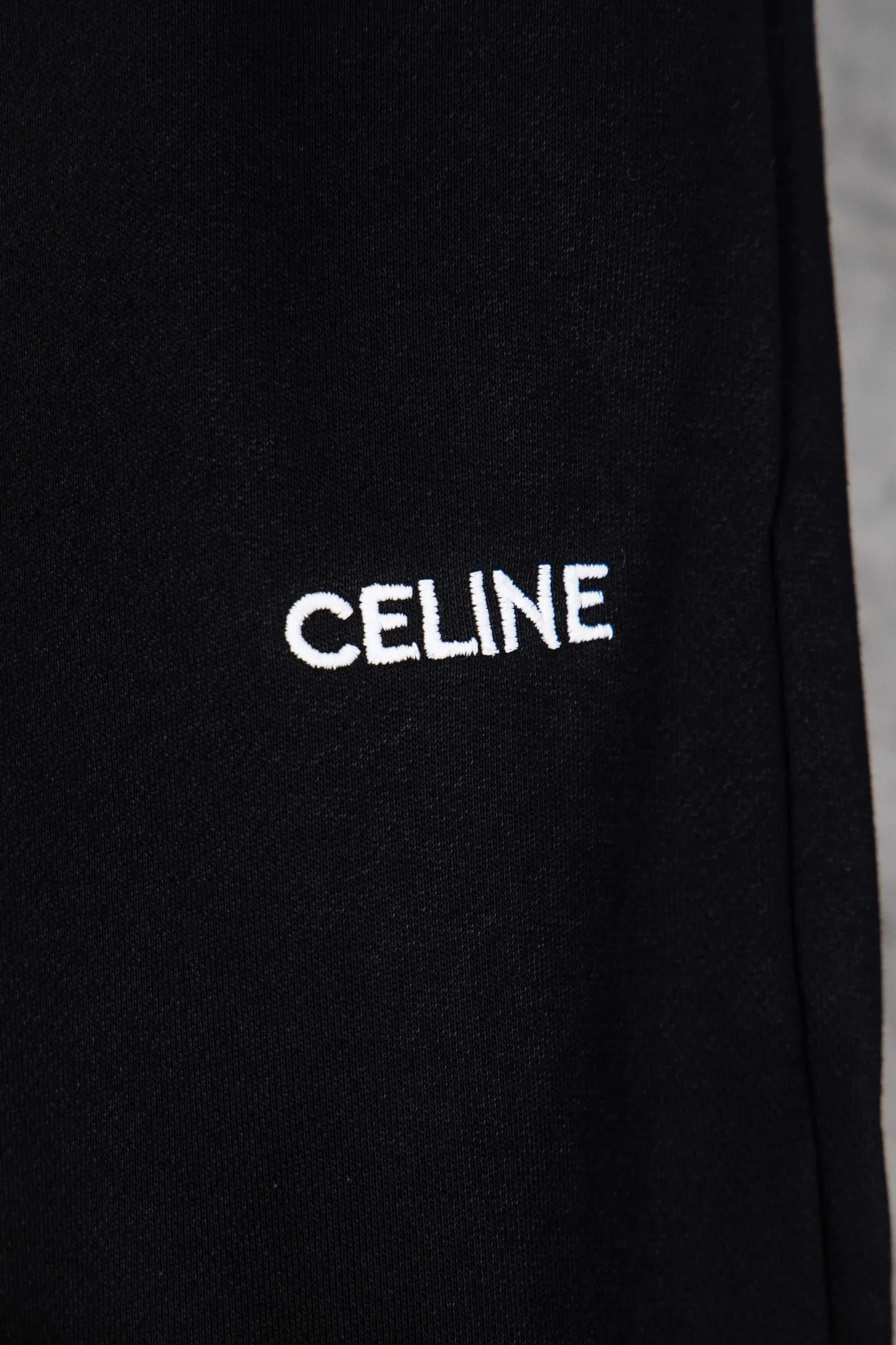 🅿️190 Style number: M259 Celine/Celine 21ss classic letter embroidered casual sports sweatpants, classic iconic LOGO! No need for too much polish! Simple design, universal style! 380g pure cotton terry cloth! The thickness is moderate and suitable for spring, summer and autumn! Double side pockets and elasticated waistband with drawstring! Loose fit Size: S-XL