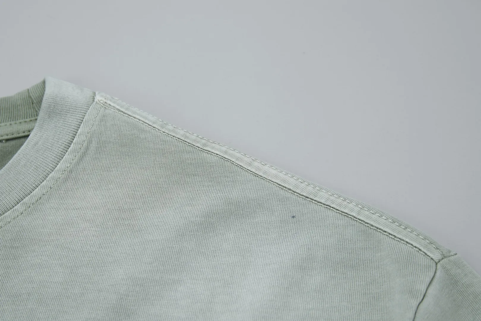 🅿️230 ✨CEL✨🆕25SS Spring and Summer New Style Distressed Printed Short Sleeves Light Luxury Essential Item for Men and Women's Daily Commuting Correct Version Welcome to Compare Detailed Features · 280g 100% pure cotton double yarn jersey fabric · Custom dyed in the same cylinder, special thickened 32 count double-ply 1X1 thread · Wow glue patch . Ready-made garment dyeing Then do the faded fried snowflake process, then wash with water to make it look old. General washing improves the effect · Double-needle stitching across seams · Original main mark, washed tag, branded moisture-proof paper packaging Color: black/green//blue/coffee/ Size: S/M/L/XL