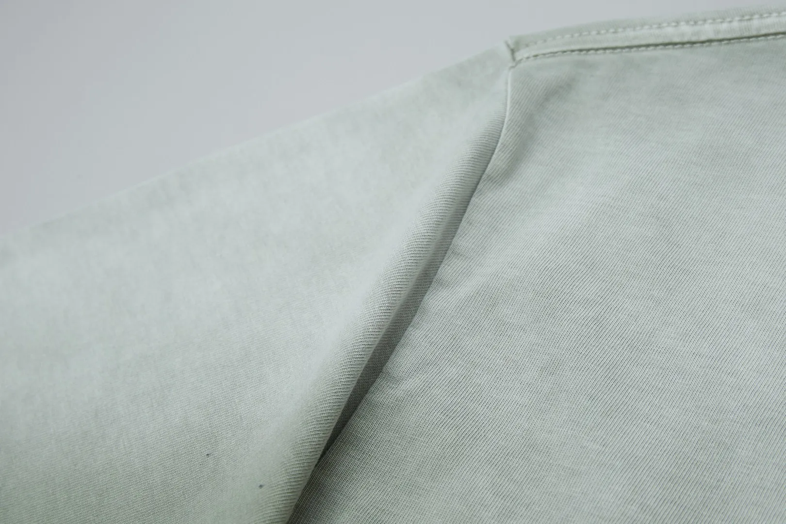 🅿️230 ✨CEL✨🆕25SS Spring and Summer New Style Distressed Printed Short Sleeves Light Luxury Essential Item for Men and Women's Daily Commuting Correct Version Welcome to Compare Detailed Features · 280g 100% pure cotton double yarn jersey fabric · Custom dyed in the same cylinder, special thickened 32 count double-ply 1X1 thread · Wow glue patch . Ready-made garment dyeing Then do the faded fried snowflake process, then wash with water to make it look old. General washing improves the effect · Double-needle stitching across seams · Original main mark, washed tag, branded moisture-proof paper packaging Color: black/green//blue/coffee/ Size: S/M/L/XL