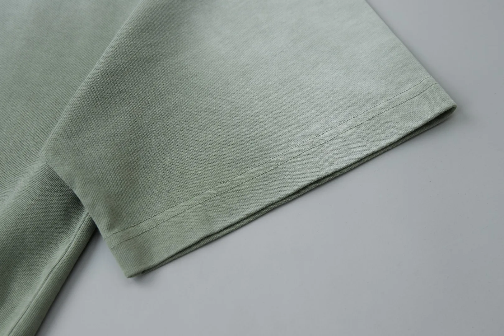 🅿️230 ✨CEL✨🆕25SS Spring and Summer New Style Distressed Printed Short Sleeves Light Luxury Essential Item for Men and Women's Daily Commuting Correct Version Welcome to Compare Detailed Features · 280g 100% pure cotton double yarn jersey fabric · Custom dyed in the same cylinder, special thickened 32 count double-ply 1X1 thread · Wow glue patch . Ready-made garment dyeing Then do the faded fried snowflake process, then wash with water to make it look old. General washing improves the effect · Double-needle stitching across seams · Original main mark, washed tag, branded moisture-proof paper packaging Color: black/green//blue/coffee/ Size: S/M/L/XL
