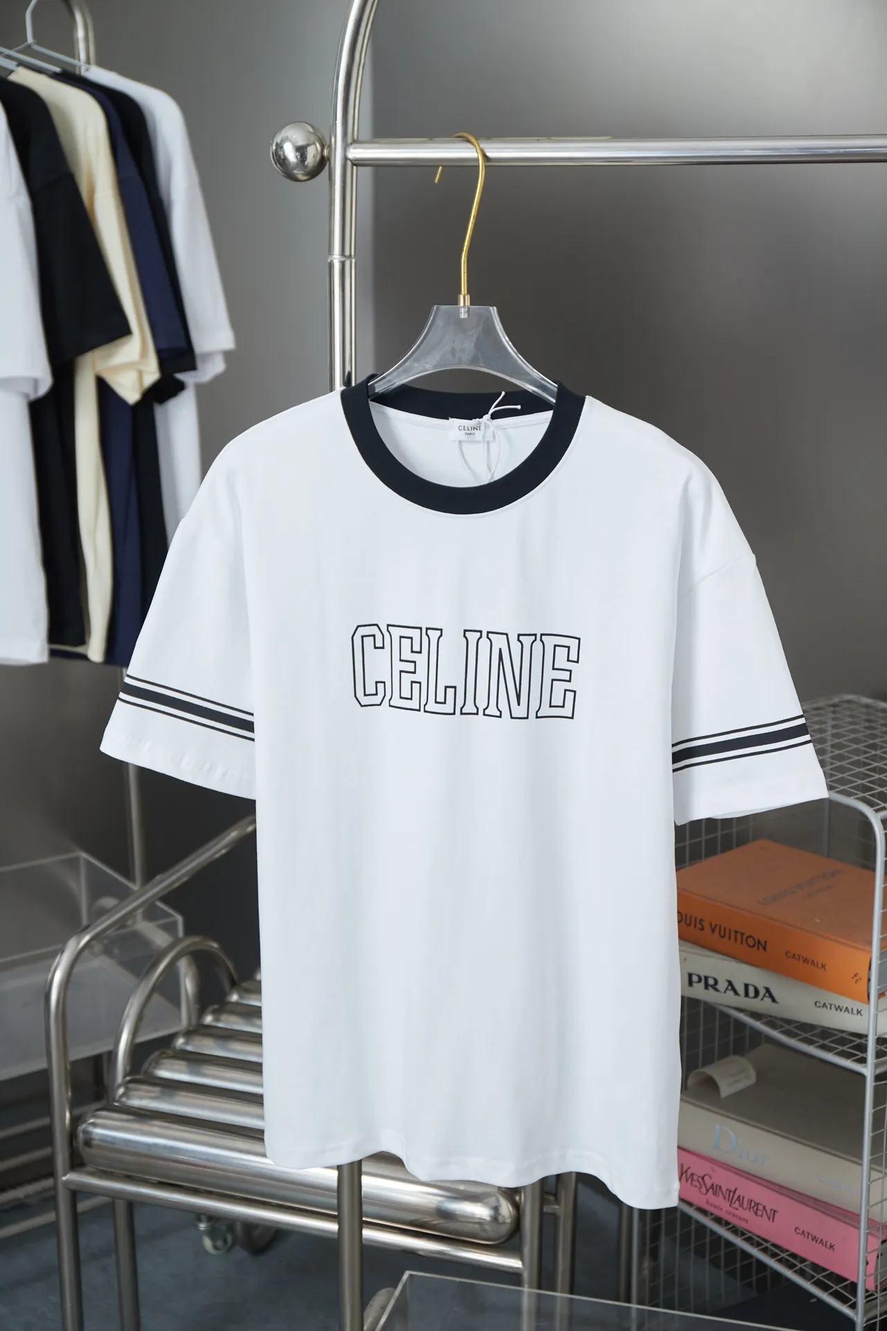 🅿️180 CELIN* 25SS early spring new style, letter printed short sleeves, light luxury, a must-have item for daily commuting for men and women, correct version, welcome to compare, detailed features · 320g 100% pure cotton double yarn jersey fabric · Custom dyed in the same cylinder, special thickened 32 count double-strand 1X1 thread · Classic letter logo printing on the front. Sleeve splicing webbing design. Collar contrasting threads · Double-needle sewing and cross-seam technology · Original main mark, washed tag, brand moisture-proof paper packaging Color: black/white Size: S/M/L/XL