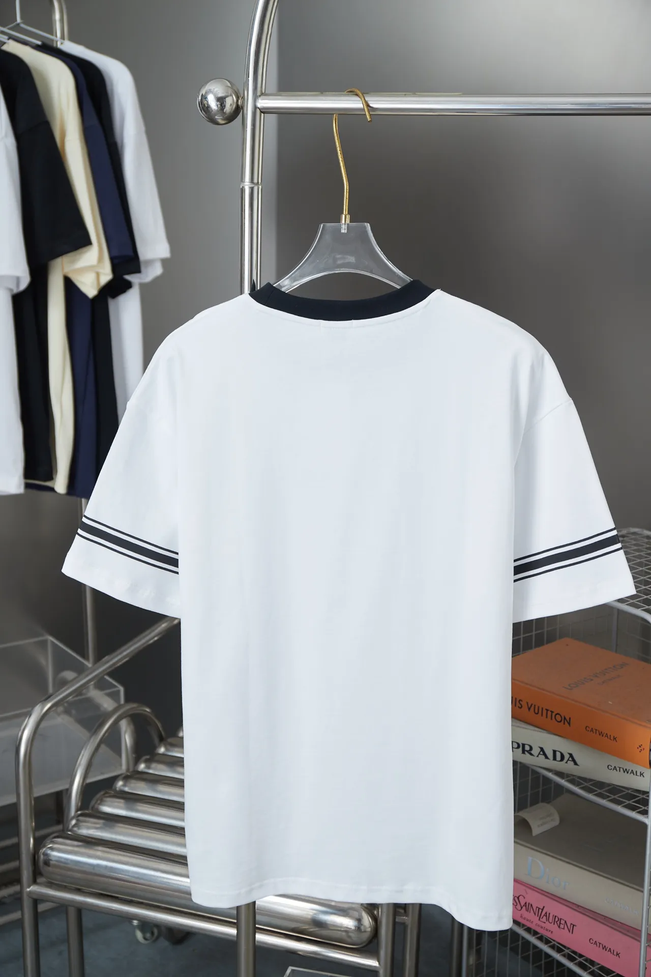 🅿️180 CELIN* 25SS early spring new style, letter printed short sleeves, light luxury, a must-have item for daily commuting for men and women, correct version, welcome to compare, detailed features · 320g 100% pure cotton double yarn jersey fabric · Custom dyed in the same cylinder, special thickened 32 count double-strand 1X1 thread · Classic letter logo printing on the front. Sleeve splicing webbing design. Collar contrasting threads · Double-needle sewing and cross-seam technology · Original main mark, washed tag, brand moisture-proof paper packaging Color: black/white Size: S/M/L/XL