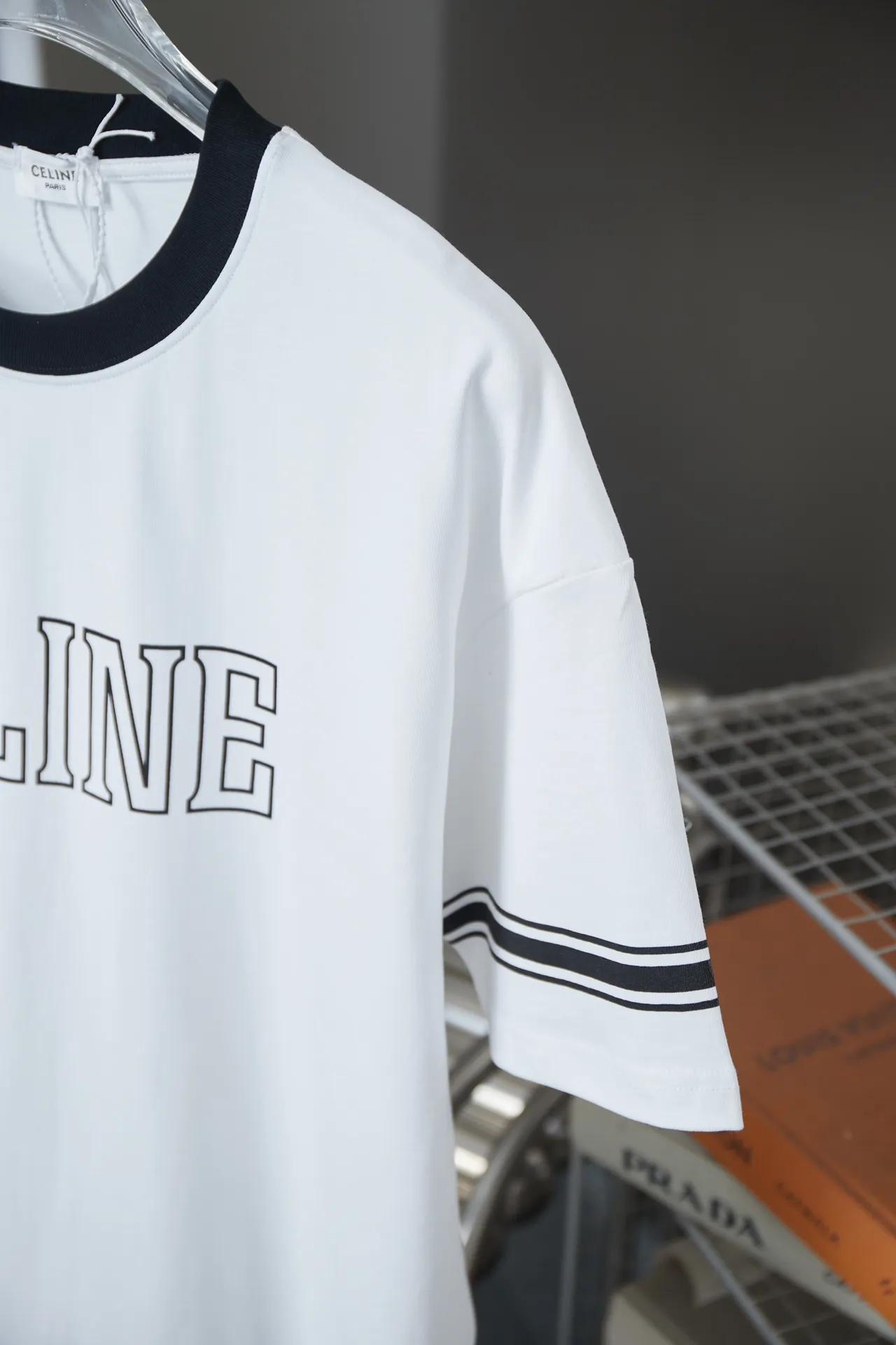 🅿️180 CELIN* 25SS early spring new style, letter printed short sleeves, light luxury, a must-have item for daily commuting for men and women, correct version, welcome to compare, detailed features · 320g 100% pure cotton double yarn jersey fabric · Custom dyed in the same cylinder, special thickened 32 count double-strand 1X1 thread · Classic letter logo printing on the front. Sleeve splicing webbing design. Collar contrasting threads · Double-needle sewing and cross-seam technology · Original main mark, washed tag, brand moisture-proof paper packaging Color: black/white Size: S/M/L/XL