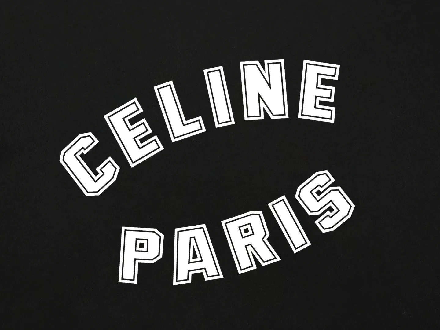 🅿️170 Celin* Celine printed letters‼ ️Short-sleeved T-shirt® *Customized 280g cotton fabric, the fabric is soft, skin-friendly and comfortable *Laminated letter logo on the front *A very simple and elegant one that is unparalleled in terms of upper body comfort, interpreting your luxury and taste, and creating your fashionable charm. ⚠️Washing method: It is recommended to dry clean or wrap the reverse side in a laundry bag and machine wash it quickly in cold water and let it dry naturally! ⚠️ Unisex style 𝐂𝐎𝐋𝐎𝐔𝐑: White Black 𝐒𝐈𝐙𝐄: S-XL