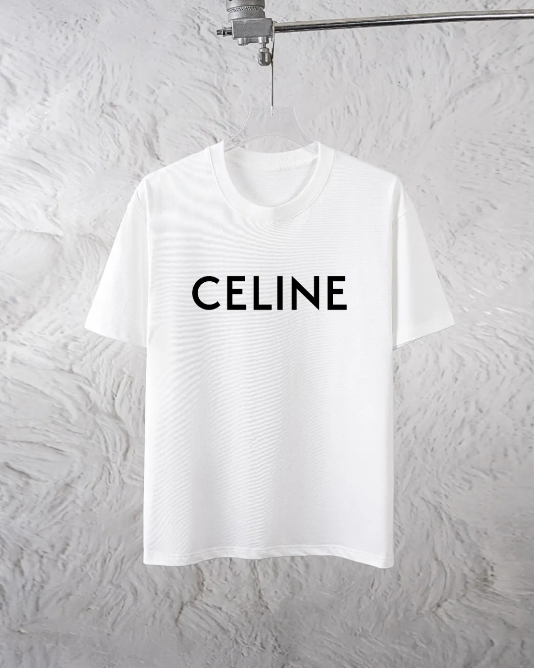 🅿️300 Celine Exclusively for the new trendy men’s fashionable round neck short-sleeved shorts suit, trendy and fashionable casual short-sleeved suit! It has high breathability and comfort, impeccable details, and brand element design concept, reflecting high quality. It presents a casual cut and the upper body shape is great! Material: 250g Xinjiang long-staple cotton short sleeves + 360g pure cotton terry shorts Size: S M L Due to manual measurement, there is a deviation of about 1-3CM in size.