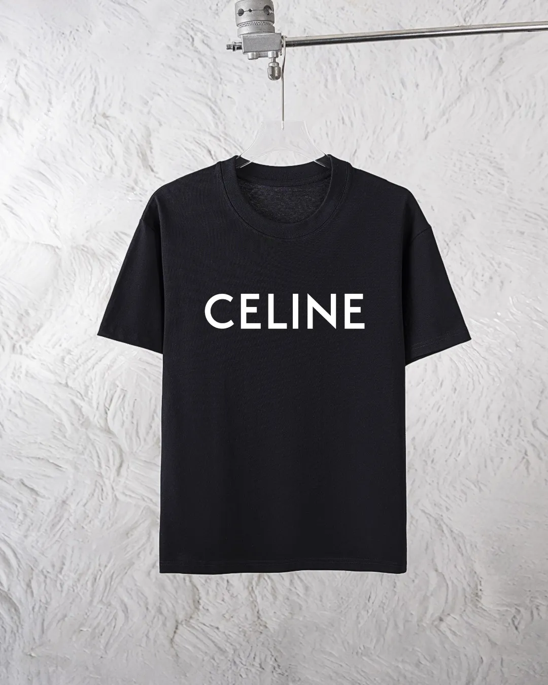 🅿️300 Celine Exclusively for the new trendy men’s fashionable round neck short-sleeved shorts suit, trendy and fashionable casual short-sleeved suit! It has high breathability and comfort, impeccable details, and brand element design concept, reflecting high quality. It presents a casual cut and the upper body shape is great! Material: 250g Xinjiang long-staple cotton short sleeves + 360g pure cotton terry shorts Size: S M L Due to manual measurement, there is a deviation of about 1-3CM in size.