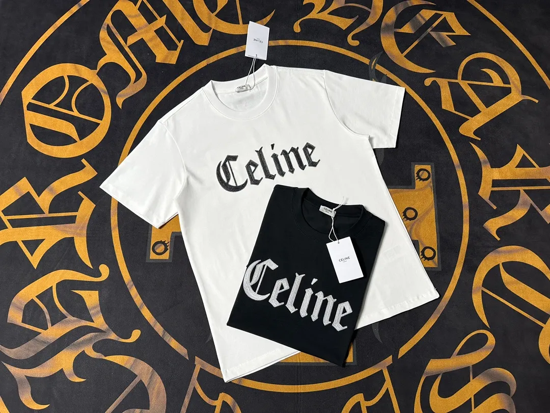 🅿️200 CELINE LOGO is exquisitely upgraded, inspired by the retro of the 1980s. Original fabric. Official same style. Short-sleeved T-shirt. Customized fabric. Fabric dyed in the same vat. Very comfortable to the touch. Latest brick cabinet synchronization for spring and summer. Fashionable and personalized. Super versatile. Loose fit is very suitable for both men and women. A must-have for everyone. Hang tag. Collar label. Washed wheat. Complete with three labels. Color: black white.