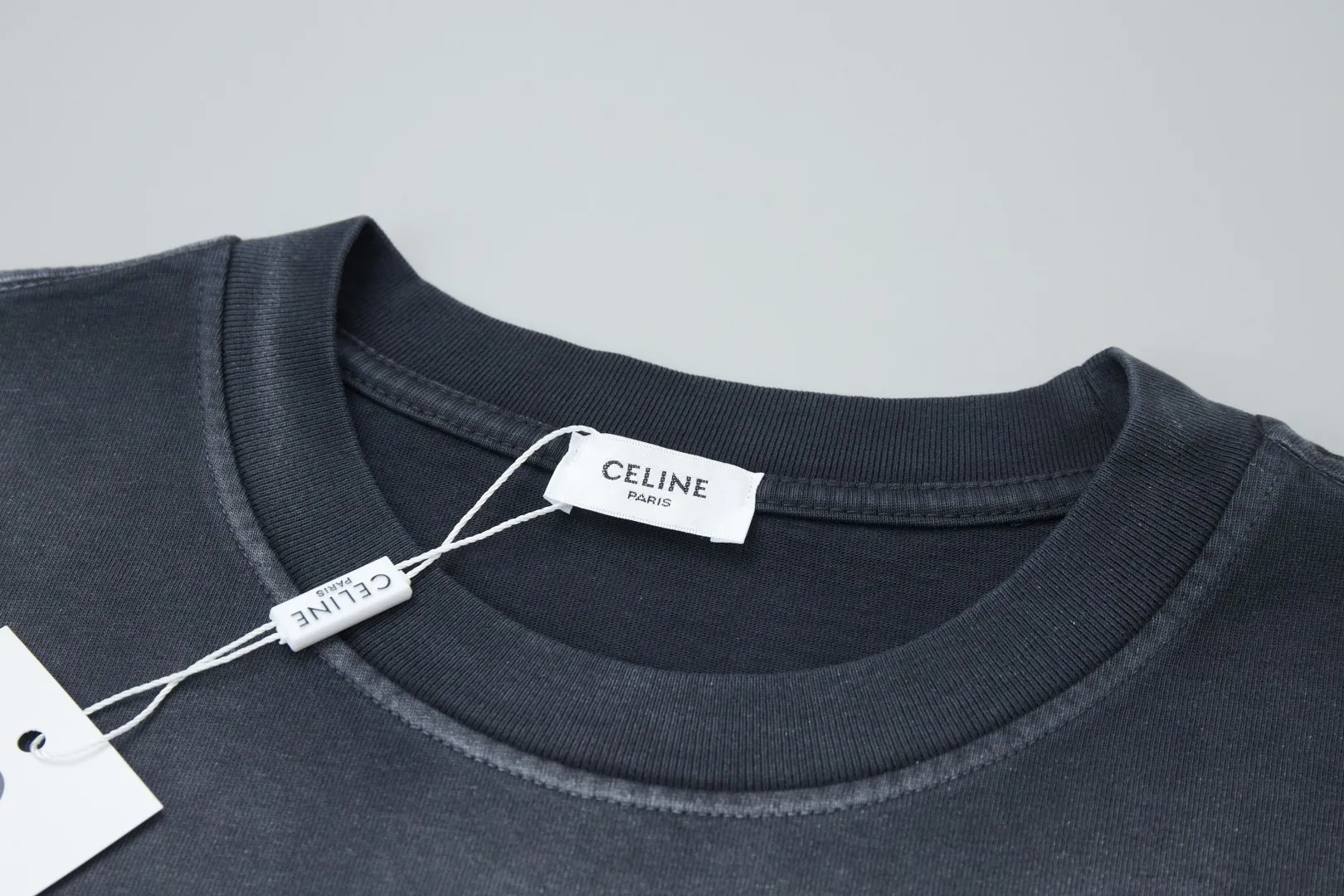 🅿️230 ✨CEL✨🆕25SS Spring and Summer New Style Distressed Printed Short Sleeves Light Luxury Essential Item for Men and Women's Daily Commuting Correct Version Welcome to Compare Detailed Features · 280g 100% pure cotton double yarn jersey fabric · Custom dyed in the same cylinder, special thickened 32 count double-ply 1X1 thread · Wow glue patch . Ready-made garment dyeing Then do the faded fried snowflake process, then wash with water to make it look old. General washing improves the effect · Double-needle stitching across seams · Original main mark, washed tag, branded moisture-proof paper packaging Color: black/green//blue/coffee/ Size: S/M/L/XL