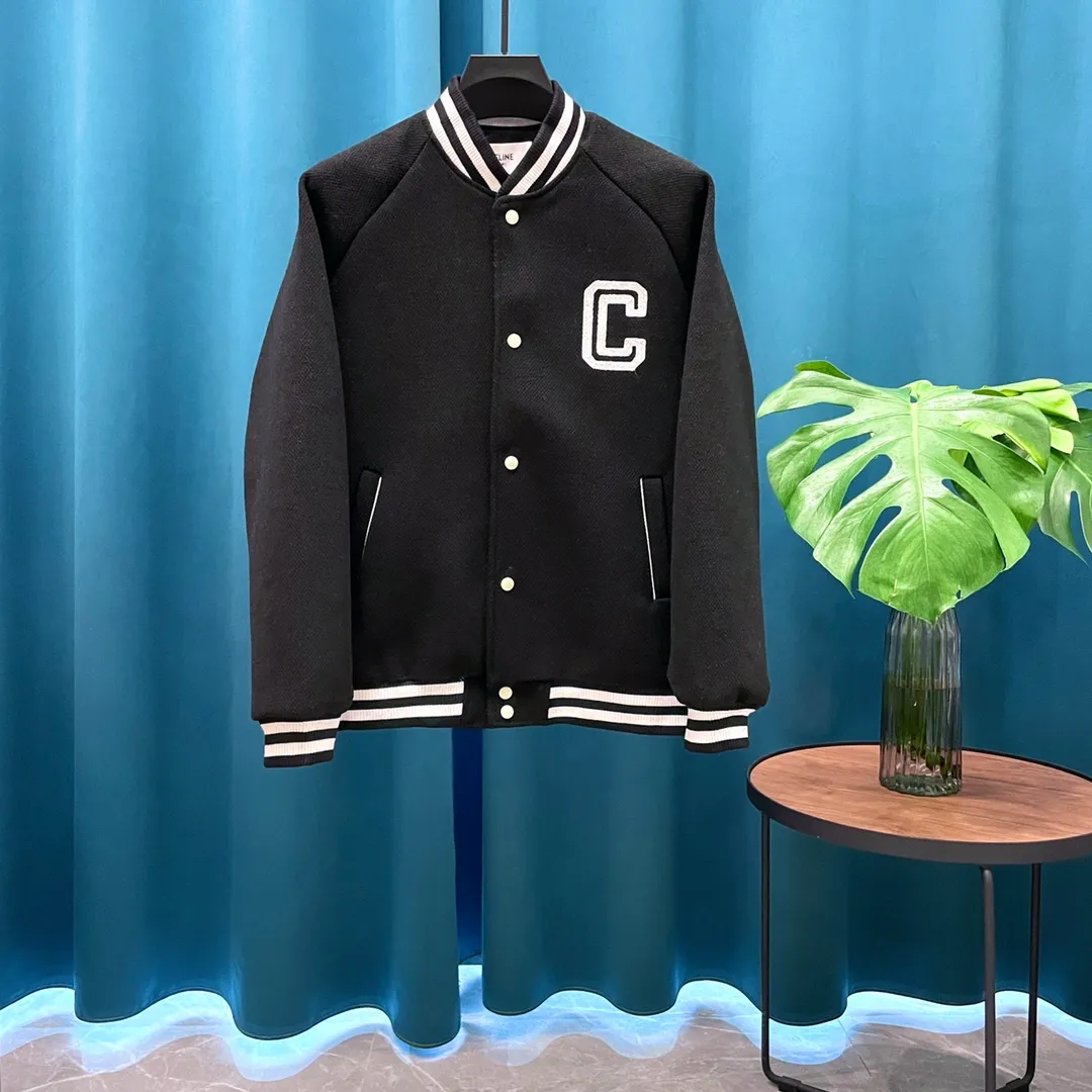 🅿️440 Celine runway style baseball jacket. I ordered the original model and it took a month to finally ship. I love it so much. The upper body is really cool. A Douyin blogger said that this year's new jacket will become a future trend. If you look through street photos, you will find that celebrities regard it as a collectible jacket, a must-have item for men and women who want light luxury for commuting. Developing the highest version on the entire network, it took 1 month to customize and the cost was extremely high. The German imported flat-machine made custom-woven wool jacquard threads, using the first layer of imported lambskin. The pleated texture is unparalleled. It is hand-cut and meticulously crafted. The stitching position is very technical. Whether the whole garment is good or not depends on this position. Top-notch workmanship and details can stand the test. A full set of customized accessories, the letters are clear and perfectly restored without any difference. High-end atmosphere and full grade! The entire dress is exclusively customized with heavy craftsmanship. The towel patch embroidery is perfectly combined with craft embroidery and precise stitching! Absolute craftsmanship quality!