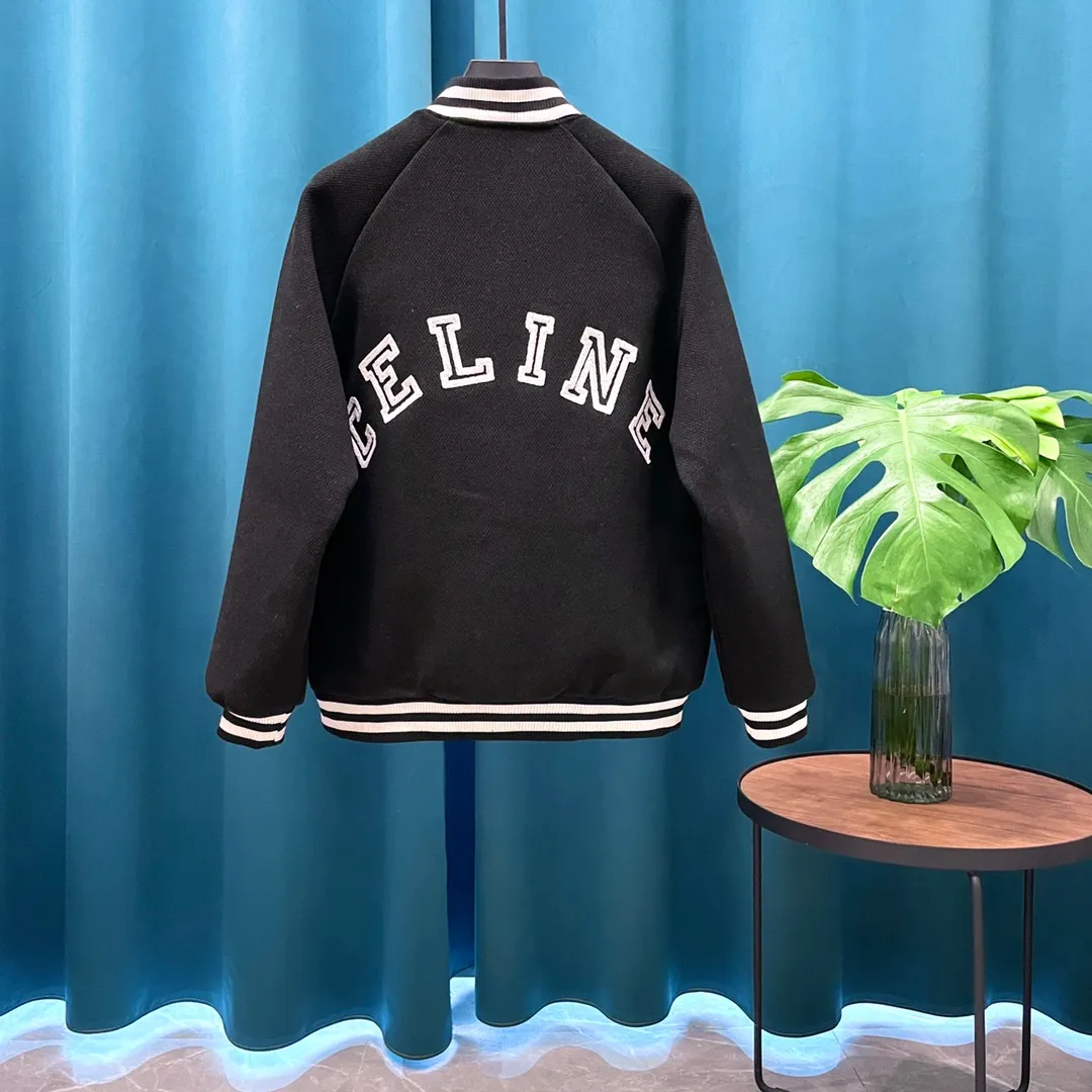 🅿️440 Celine runway style baseball jacket. I ordered the original model and it took a month to finally ship. I love it so much. The upper body is really cool. A Douyin blogger said that this year's new jacket will become a future trend. If you look through street photos, you will find that celebrities regard it as a collectible jacket, a must-have item for men and women who want light luxury for commuting. Developing the highest version on the entire network, it took 1 month to customize and the cost was extremely high. The German imported flat-machine made custom-woven wool jacquard threads, using the first layer of imported lambskin. The pleated texture is unparalleled. It is hand-cut and meticulously crafted. The stitching position is very technical. Whether the whole garment is good or not depends on this position. Top-notch workmanship and details can stand the test. A full set of customized accessories, the letters are clear and perfectly restored without any difference. High-end atmosphere and full grade! The entire dress is exclusively customized with heavy craftsmanship. The towel patch embroidery is perfectly combined with craft embroidery and precise stitching! Absolute craftsmanship quality!