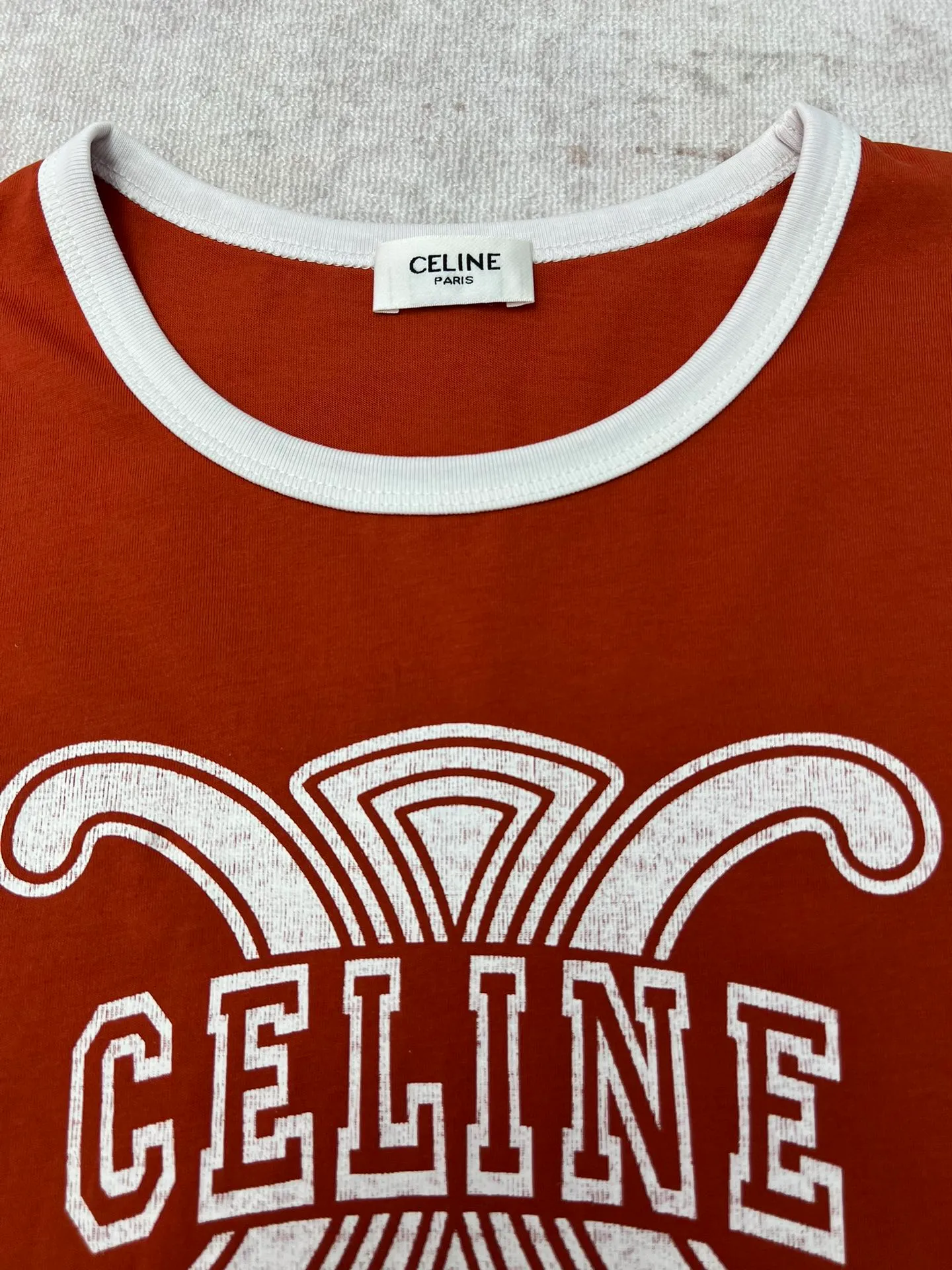 🅿️240 Celine 25ss new jersey 70s style T-shirt decorated with CELINE PARIS TRIOMPHE print, classic fit, round neck, contrasting ribbed trim Size: S.M.L