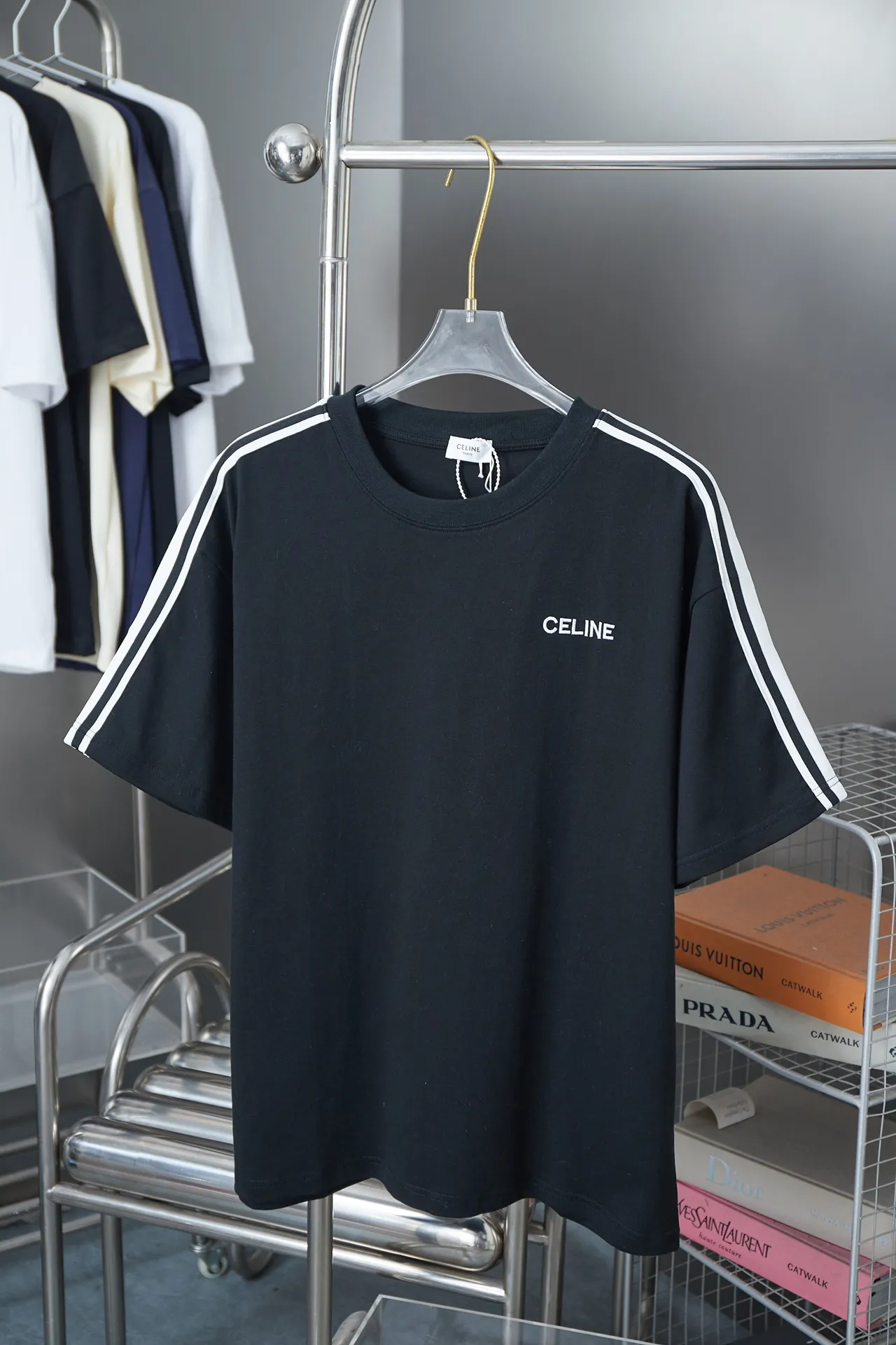 🅿️180 CELIN* 25SS early spring new style embroidered letter printed short sleeves, light luxury, essential item for daily commuting for men and women, correct version, welcome to compare, detailed features · 320g 100% pure cotton double yarn jersey fabric · Custom dyed in the same cylinder, special thickened 32 pieces double-strand 1X1 thread · Needle embroidered letter logo on the front. Classic icon screen printing on the sleeves · Double-needle sewing and cross-seam technology · Original main mark, washed tag, brand moisture-proof paper packaging Color: black/white Size: S/M/L/XL
