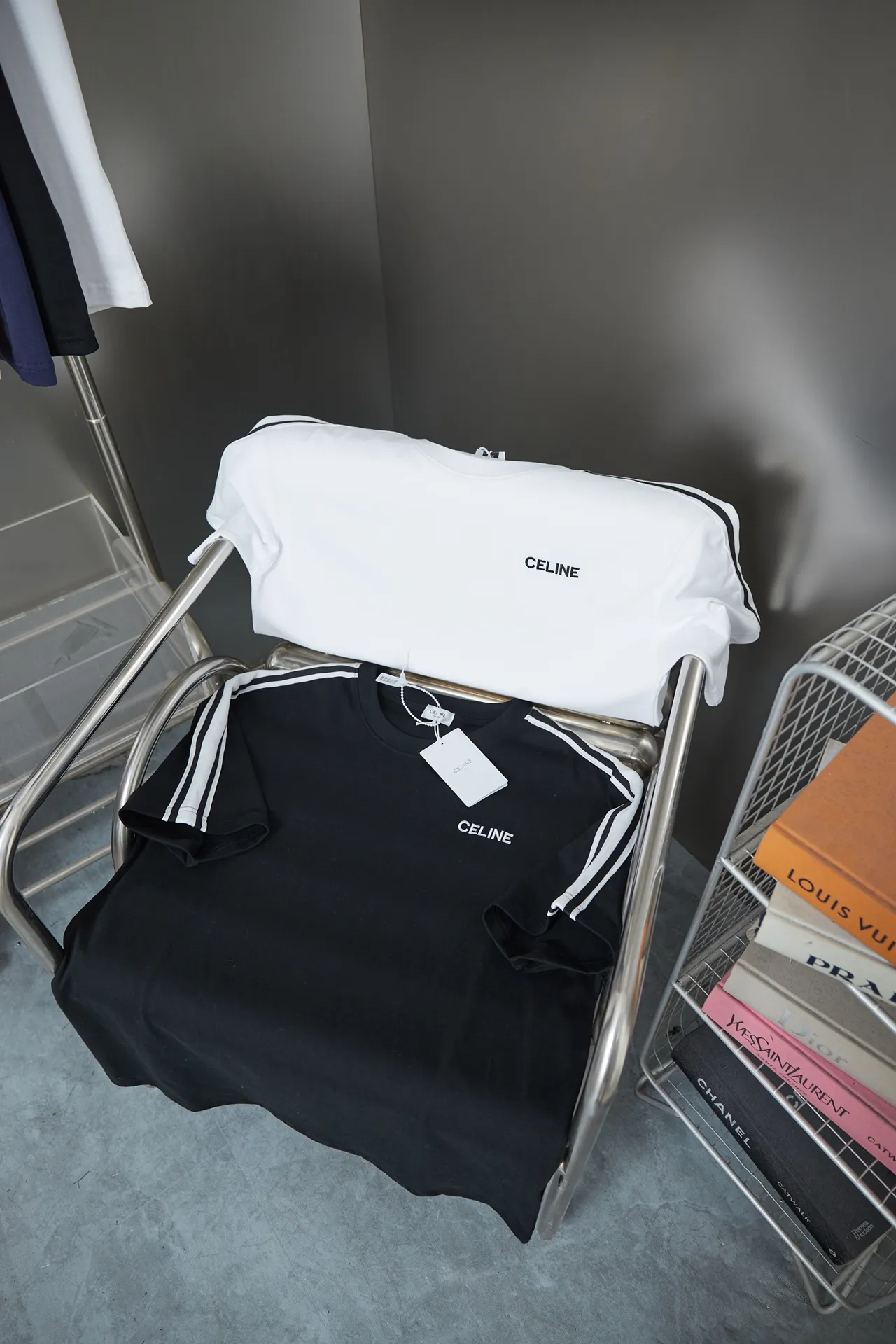 🅿️180 CELIN* 25SS early spring new style embroidered letter printed short sleeves, light luxury, essential item for daily commuting for men and women, correct version, welcome to compare, detailed features · 320g 100% pure cotton double yarn jersey fabric · Custom dyed in the same cylinder, special thickened 32 pieces double-strand 1X1 thread · Needle embroidered letter logo on the front. Classic icon screen printing on the sleeves · Double-needle sewing and cross-seam technology · Original main mark, washed tag, brand moisture-proof paper packaging Color: black/white Size: S/M/L/XL
