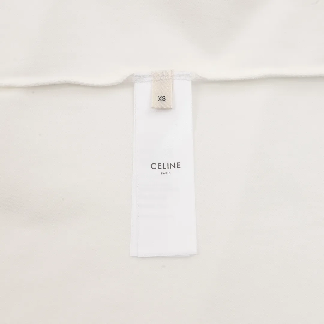 🅿️250 Celine Celine round neck short-sleeved T-shirt with patch embroidered letters. Complete with three labels. Made of high-end Salona fabric, with patch embroidery on the front. It feels very comfortable. OS drop shoulder style, fashionable and individual, super versatile! The threaded neckline is not loose, the color is fixed at high temperature, and the through-shoulder strapping process is used. Unisex Size: XS-L