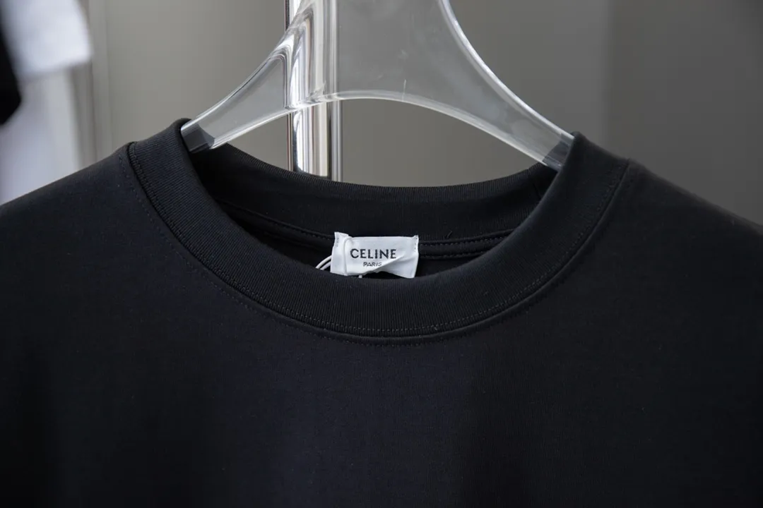 🅿️170 High quality CEL25 early spring new T-shirt, classic logo letter pattern short sleeves, official website synchronization, pure cotton fabric at the counter! Comfortable against the skin, durable and easy to wear, classic and simple logo design, meticulous original craftsmanship, customized 290G same vat dyed fabric, very comfortable to the touch, latest brick cabinet synchronization, OS off-shoulder version, fashionable and personalized, super versatile and good-looking, very suitable for both men and women, must-have style, hang tag, collar label, washed wheat, complete with three labels S M L XL