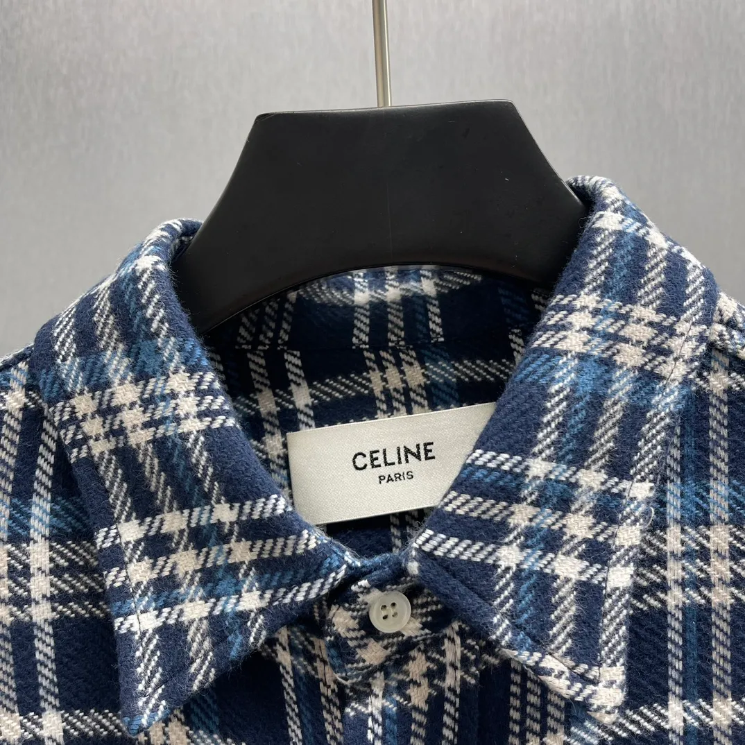 🅿️450 🧧CE Plaid Cotton Short Jacket SIZE: 36-42 100% cotton oversized coat collar Button cuffs 1 chest pocket 7 buttons engraved with CELINE 1 button with CELINE engraved on the cuffs Arc hem
