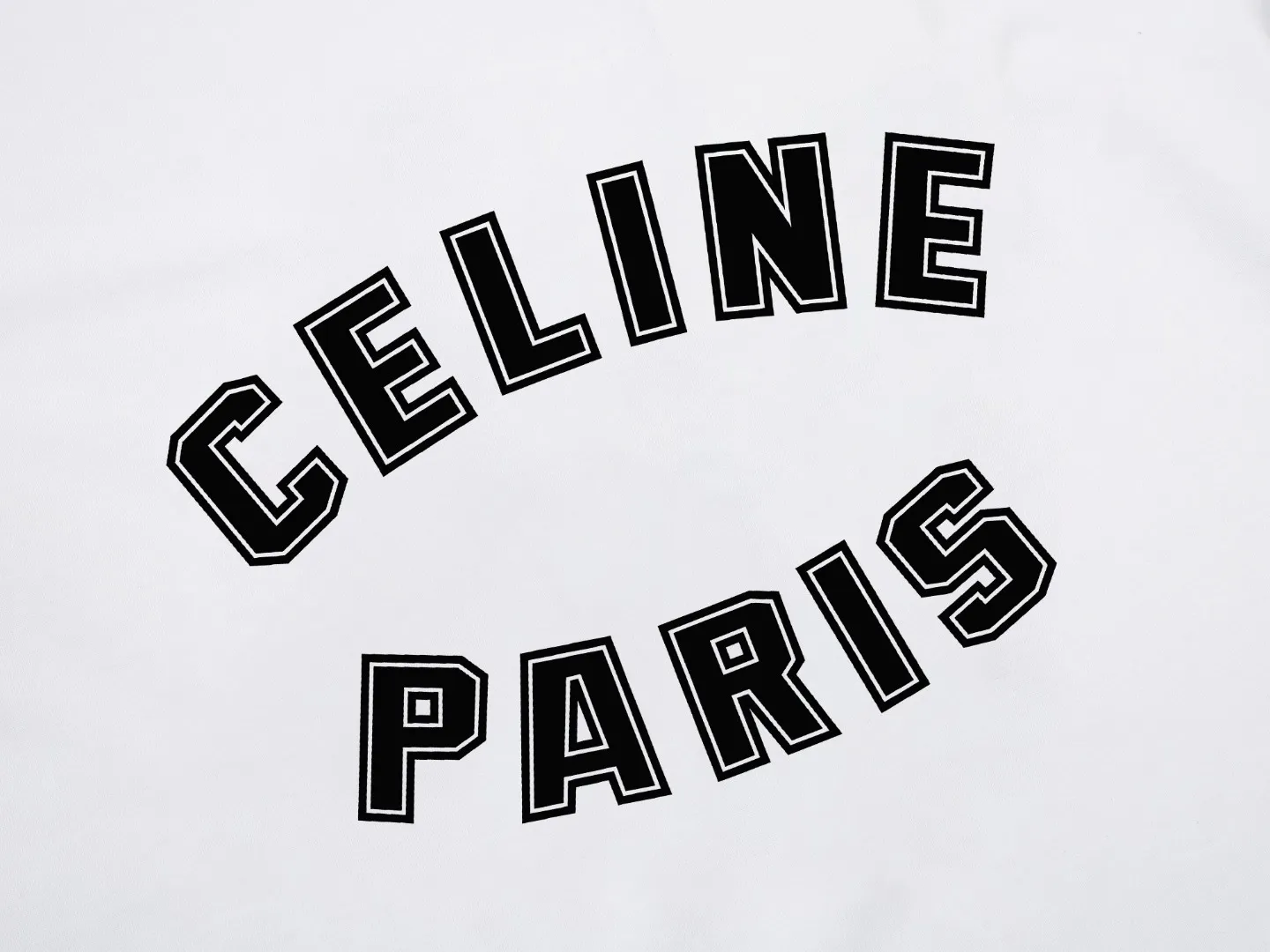 🅿️170 Celin printed letters‼ ️Short-sleeved T-shirt® *Customized 280g cotton fabric, the fabric is soft, skin-friendly and comfortable *Laminated letter logo on the front *A very simple and elegant one that is unparalleled in terms of upper body comfort, interpreting your luxury and taste, and creating your fashionable charm. ⚠️Washing method: It is recommended to dry clean or wrap the reverse side in a laundry bag and machine wash it quickly in cold water and let it dry naturally! ⚠️ Unisex style 𝐂𝐎𝐋𝐎𝐔𝐑: White Black 𝐒𝐈𝐙𝐄: S-XL